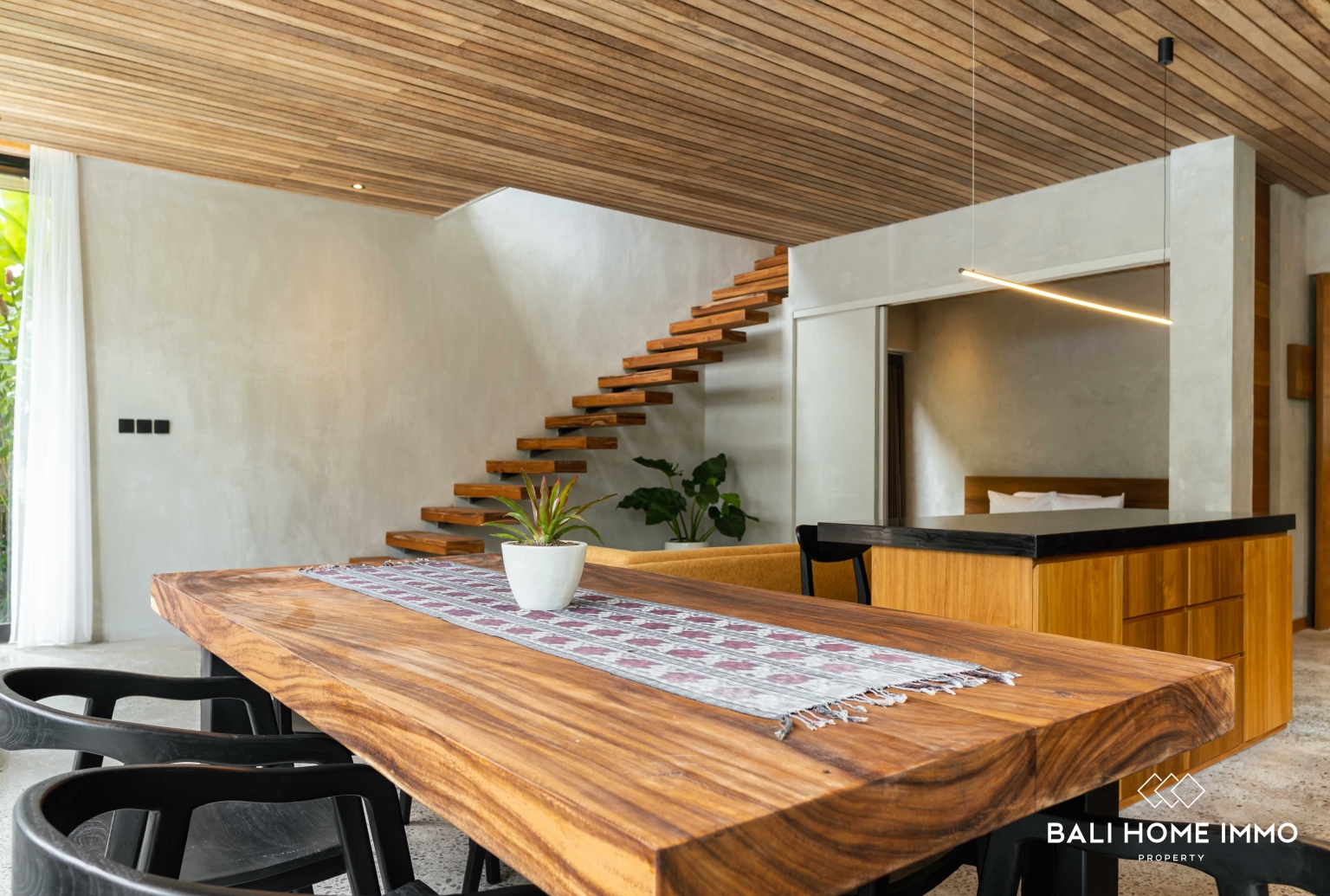 Charming 3 bedroom villa for sale in Pererenan North Side view 9
