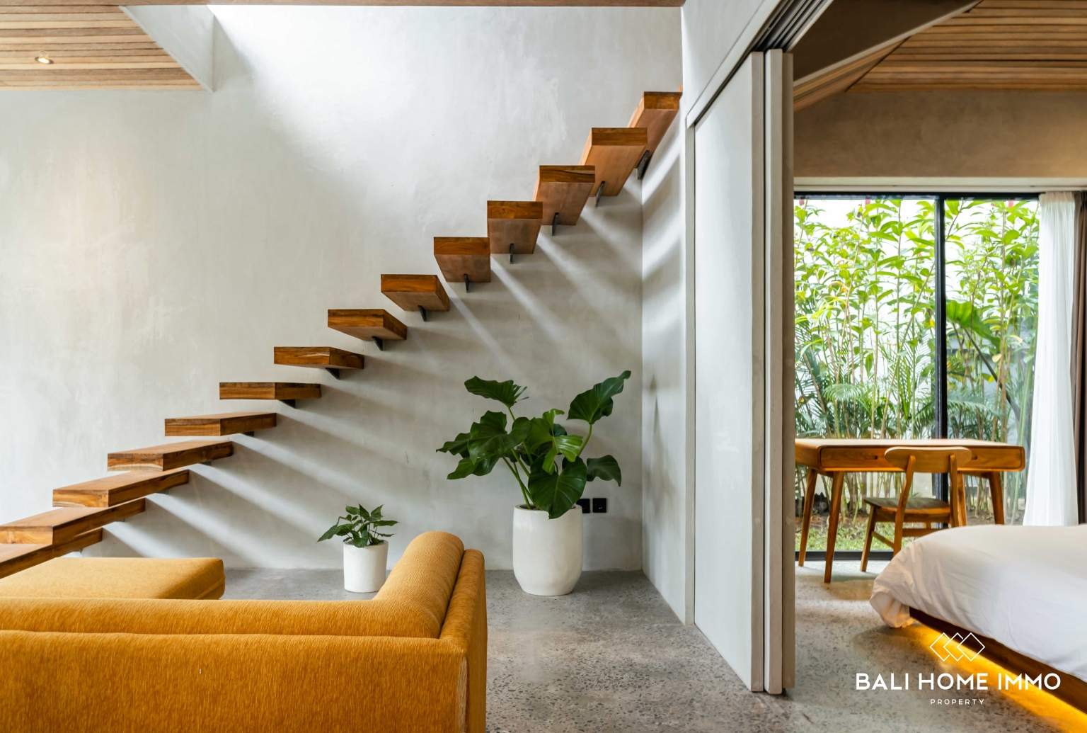 Charming 3 bedroom villa for sale in Pererenan North Side view 6