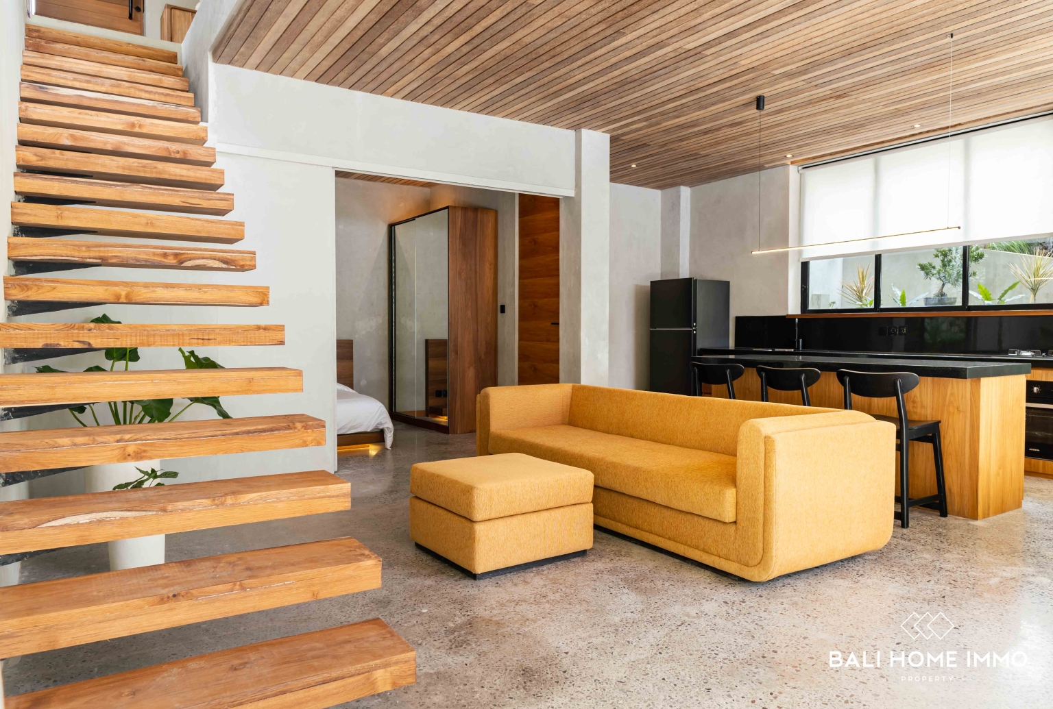 Charming 3 bedroom villa for sale in Pererenan North Side view 4