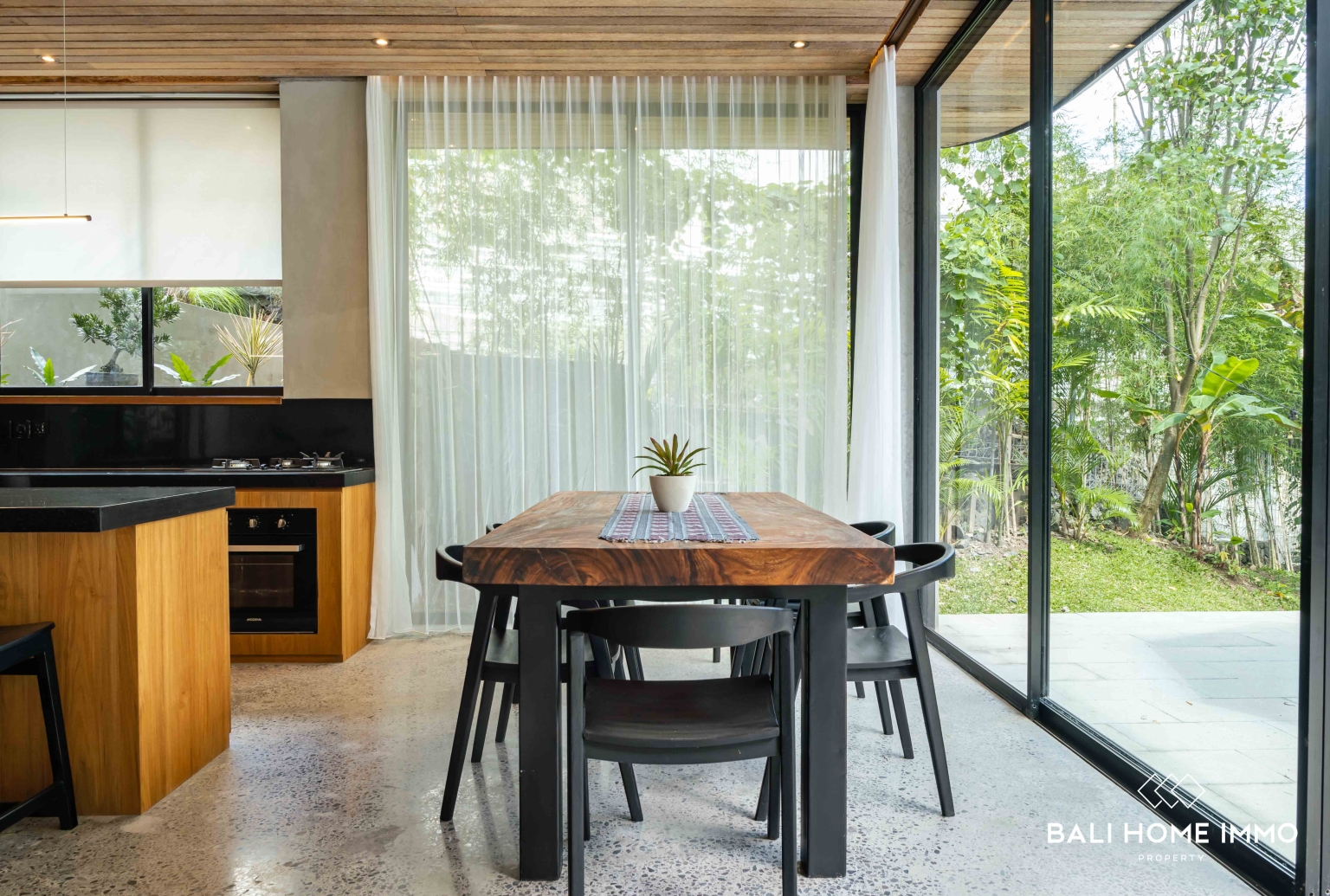 Charming 3 bedroom villa for sale in Pererenan North Side view 8