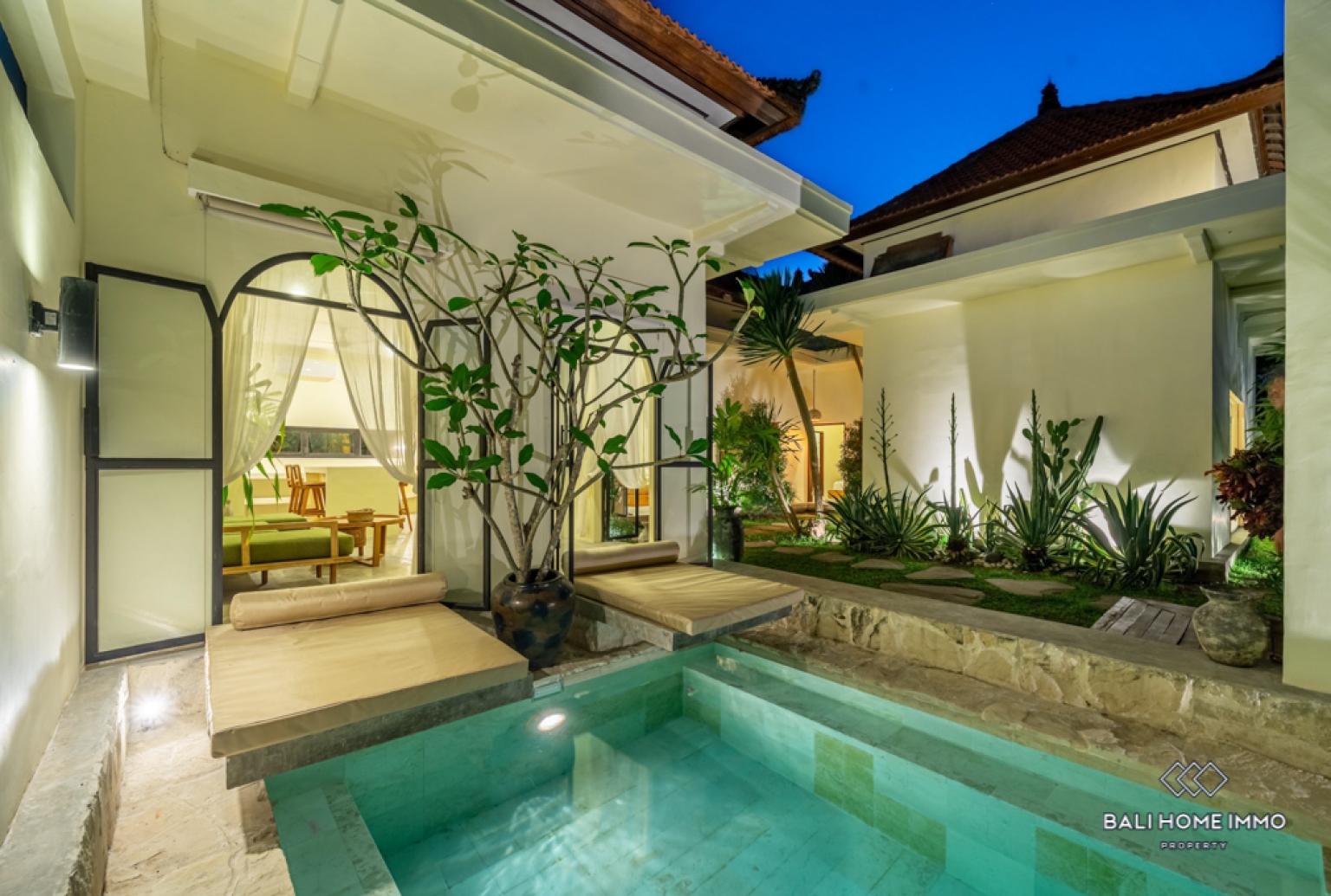 Charming 3 Bedroom Villa for Yearly Rental in Canggu Residential Side view 2