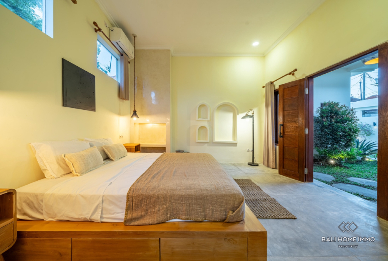 Charming 3 Bedroom Villa for Yearly Rental in Canggu Residential Side view 6