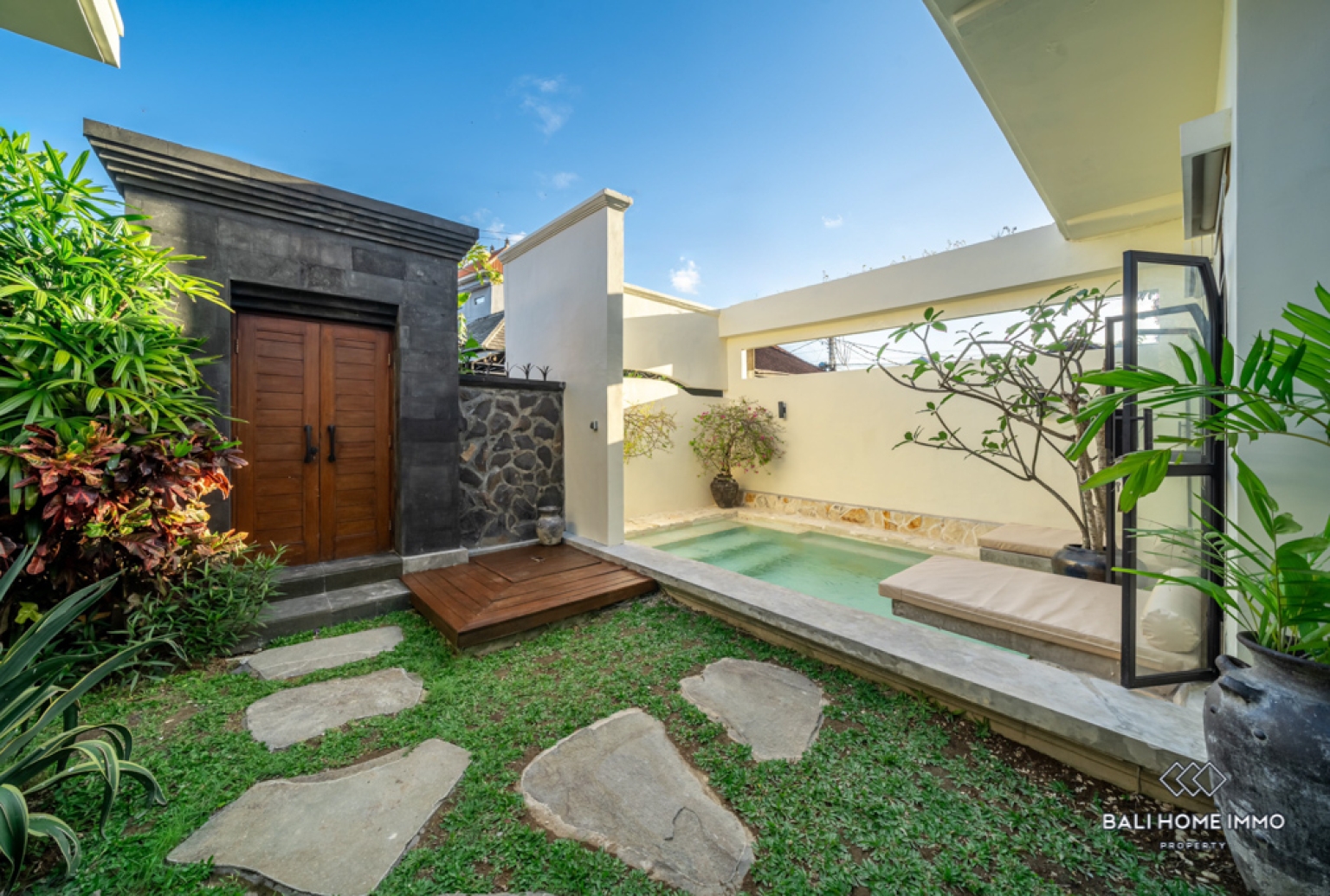 Charming 3 Bedroom Villa for Yearly Rental in Canggu Residential Side view 14