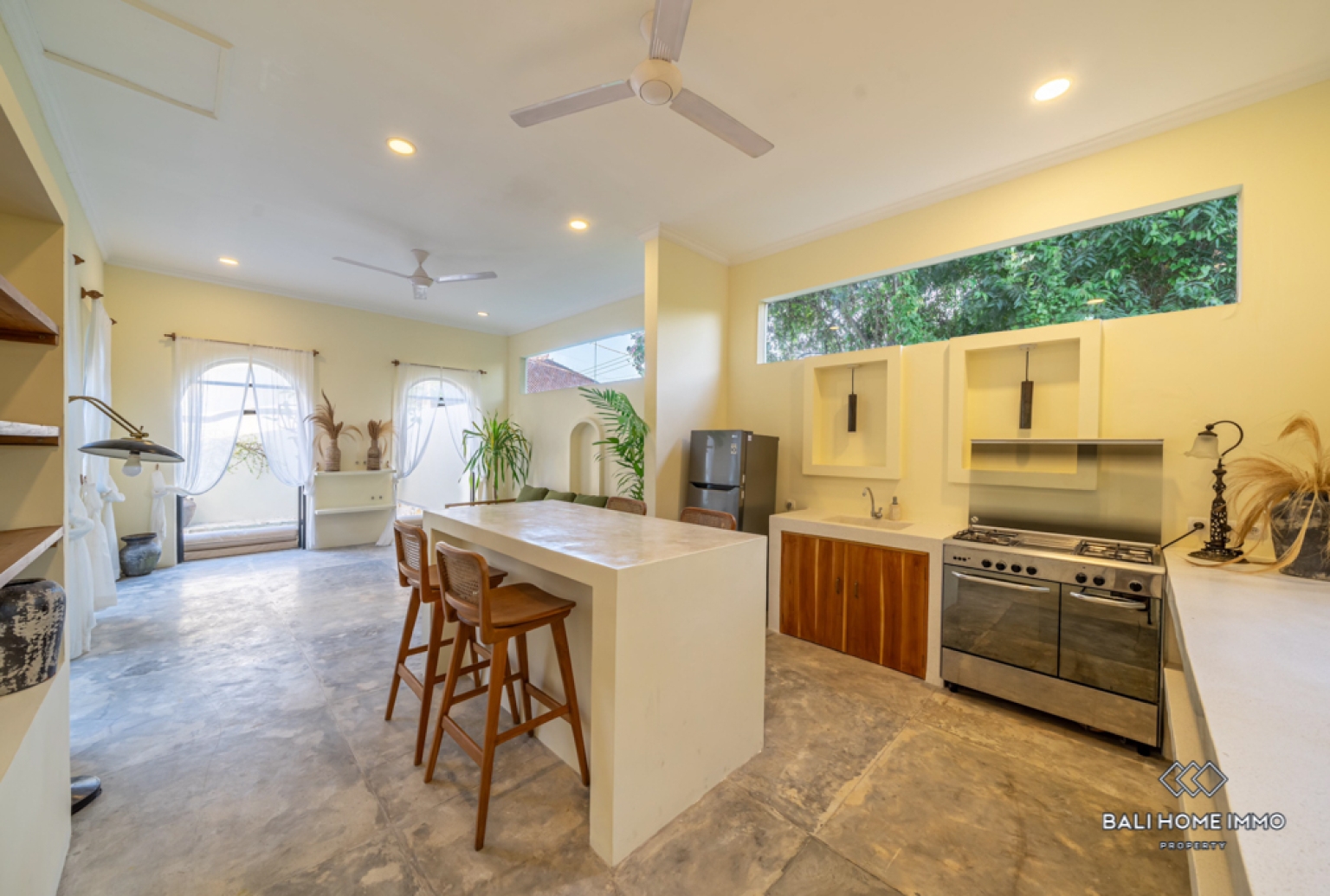 Charming 3 Bedroom Villa for Yearly Rental in Canggu Residential Side view 3