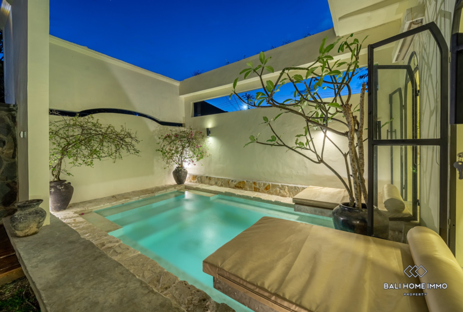 Charming 3 Bedroom Villa for Yearly Rental in Canggu Residential Side view 13