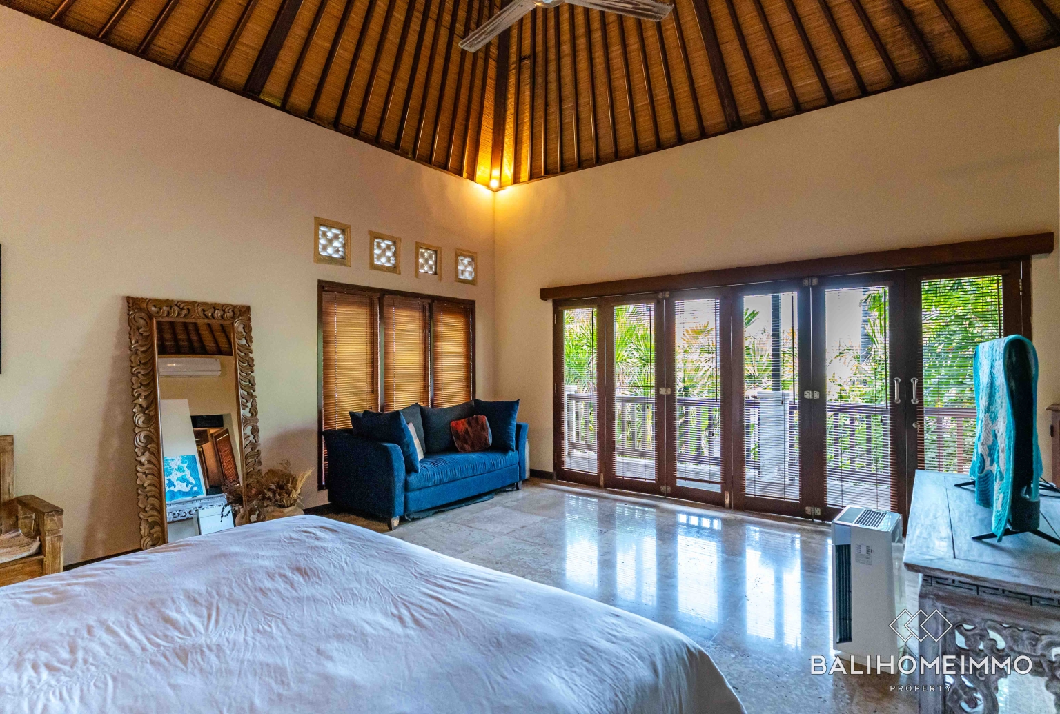 Charming  5 Bedroom Villa for Freehold sale in Berawa Bali view 17