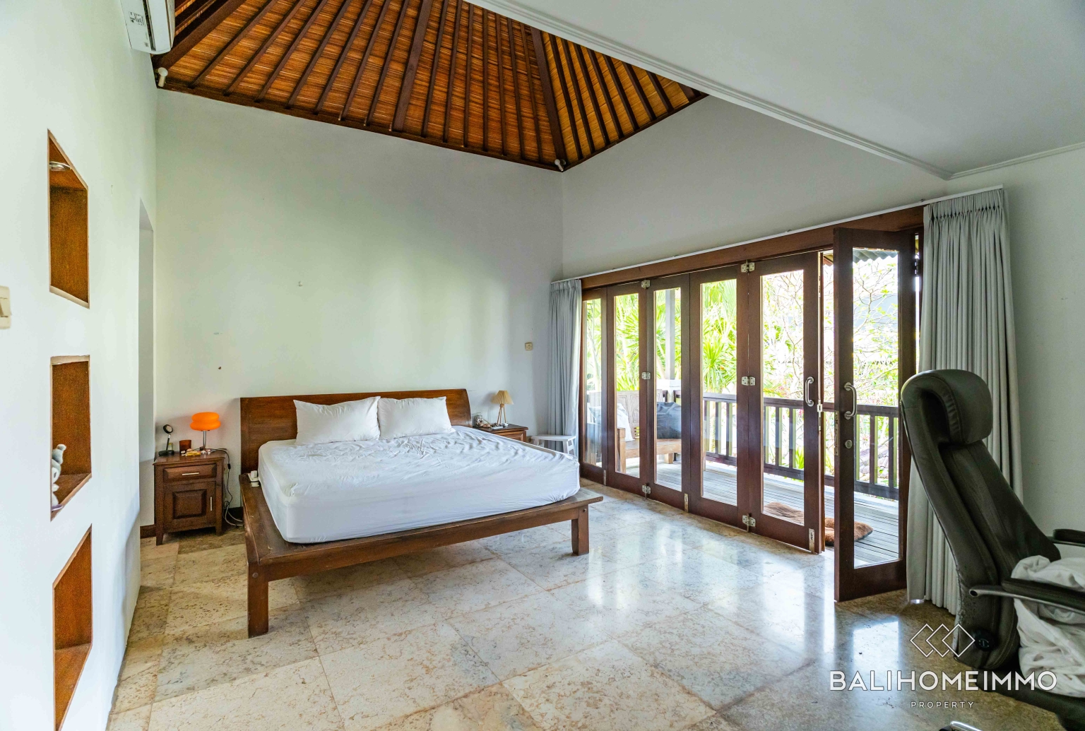 Charming  5 Bedroom Villa for Freehold sale in Berawa Bali view 19