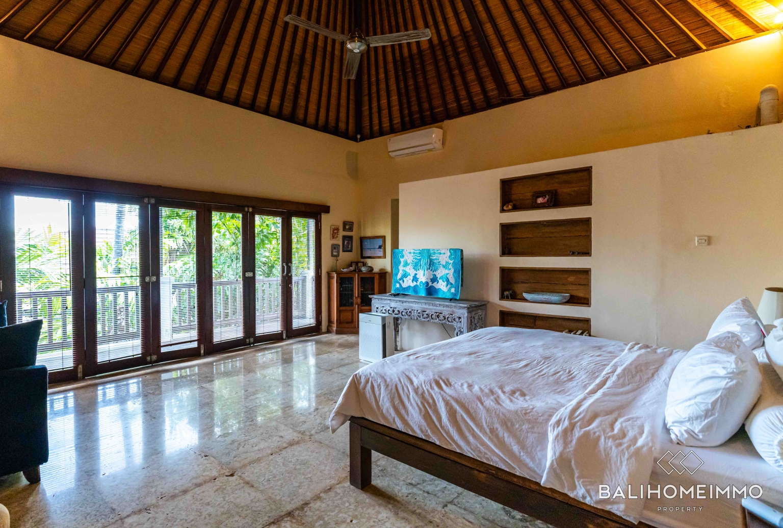 Charming  5 Bedroom Villa for Freehold sale in Berawa Bali view 14