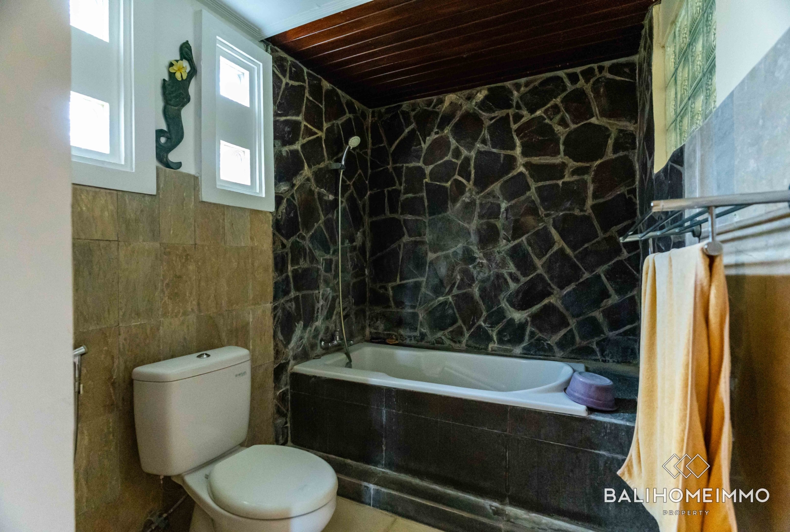 Charming  5 Bedroom Villa for Freehold sale in Berawa Bali view 26