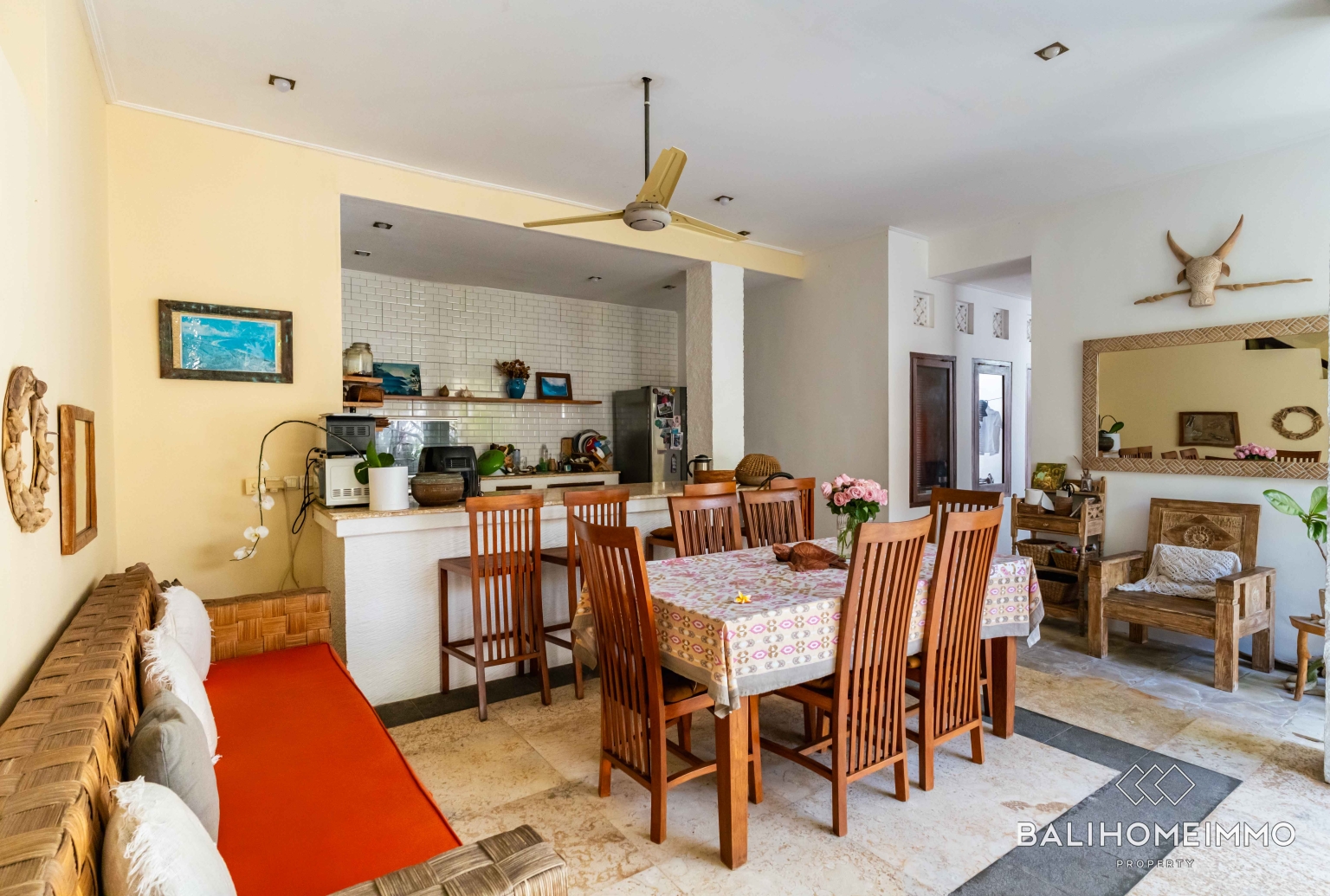 Charming  5 Bedroom Villa for Freehold sale in Berawa Bali view 3