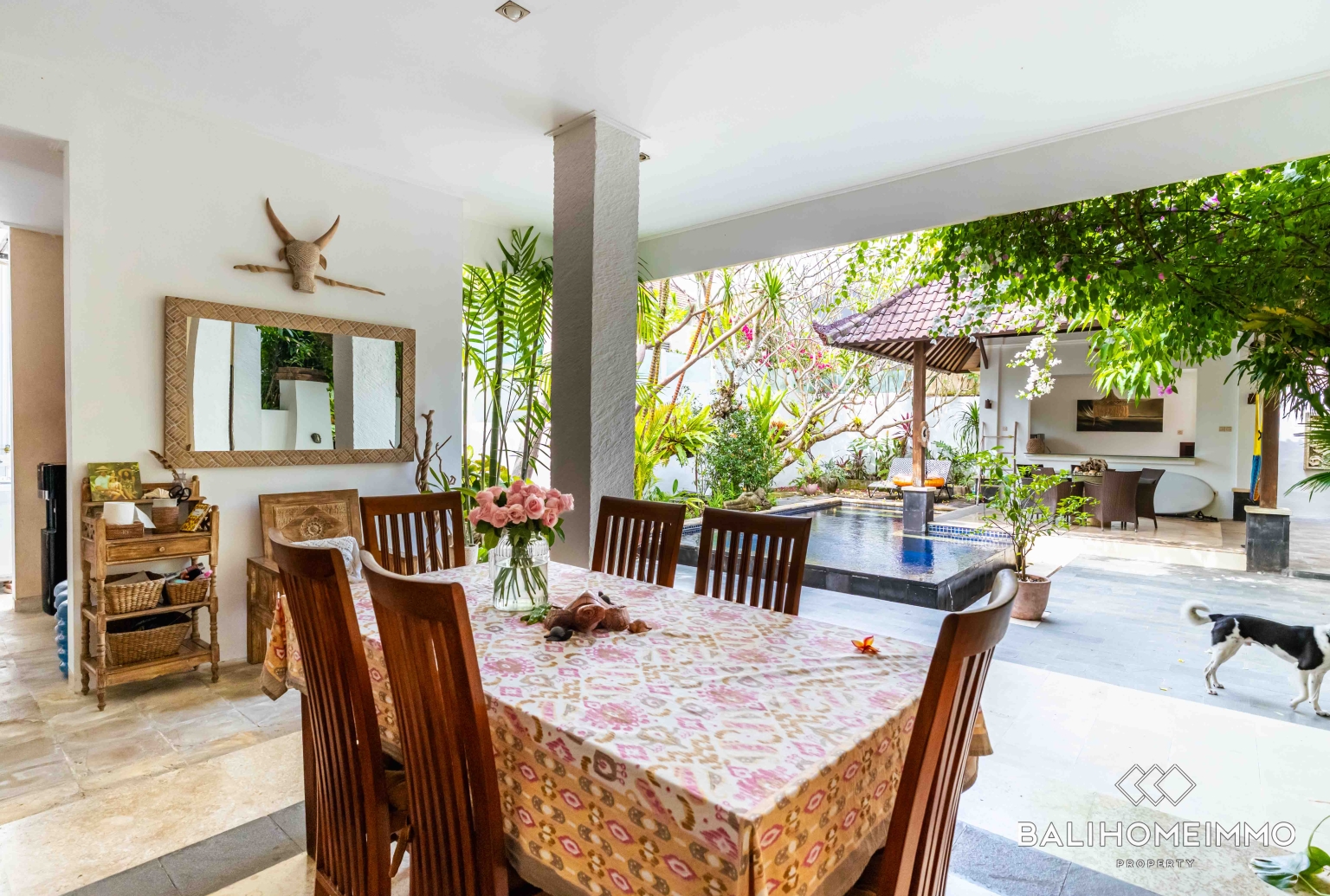 Charming  5 Bedroom Villa for Freehold sale in Berawa Bali view 4