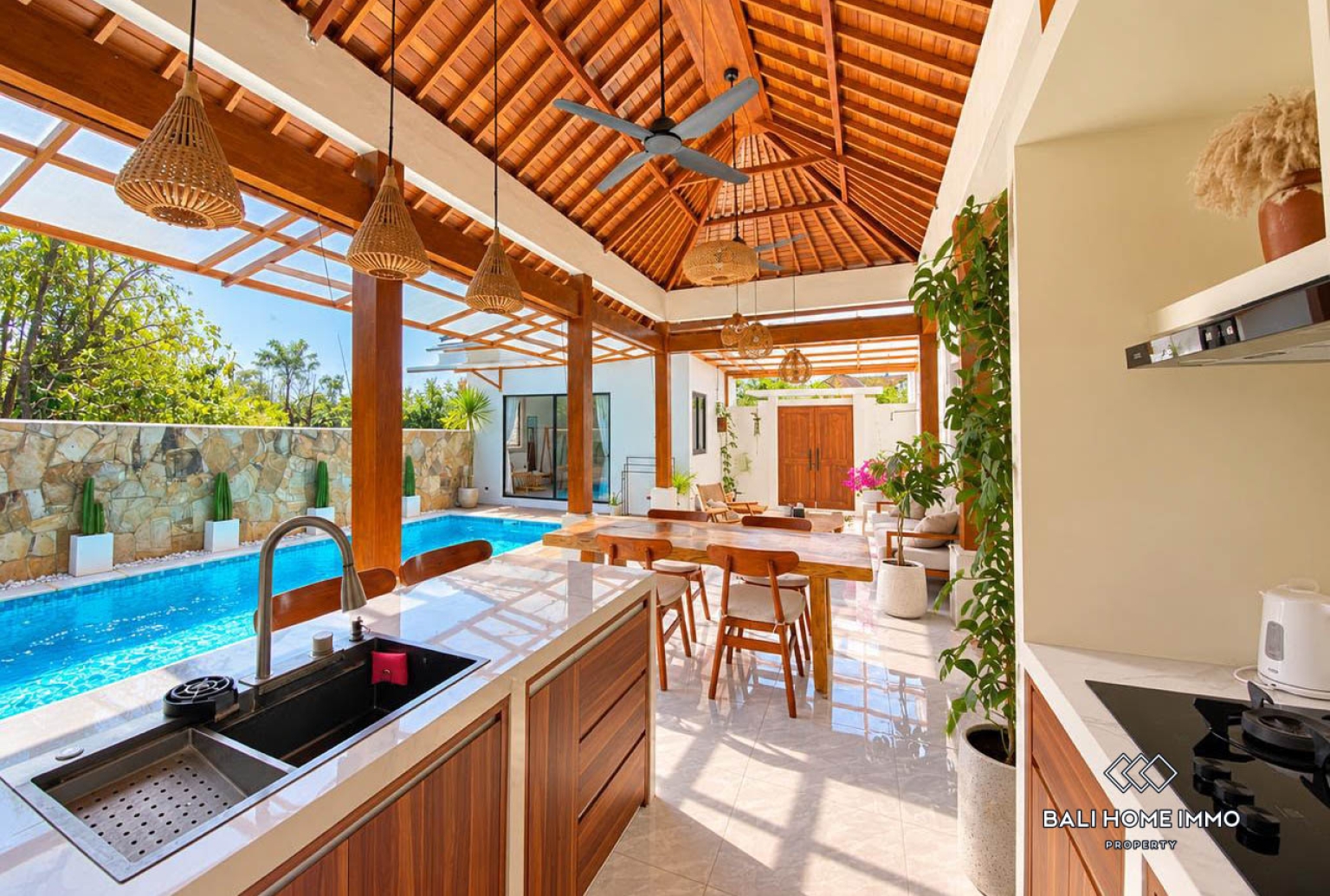 Villa chic de 3 chambres avec vue sur la jungle à vendre à Kutuh view 11