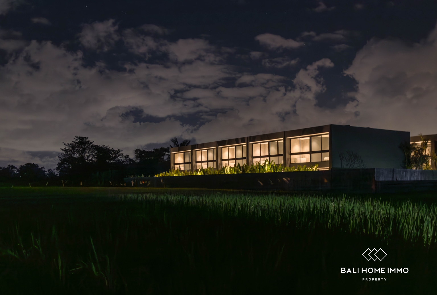 Contemporary 2 Bedrooms + 1 Office Townhouses For Sale in Buwit Tabanan view 13