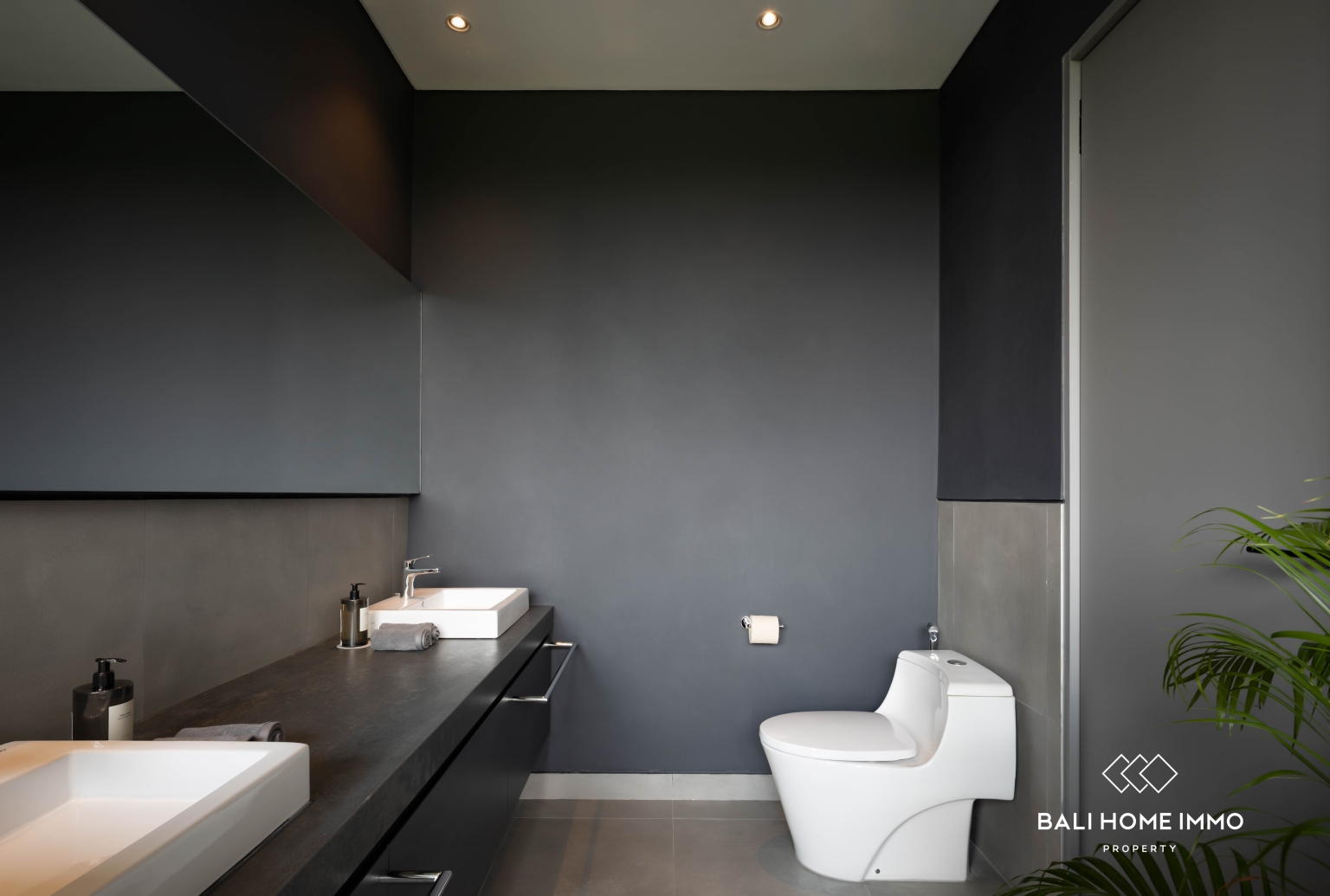 Contemporary 2 Bedrooms + 1 Office Townhouses For Sale in Buwit Tabanan view 8