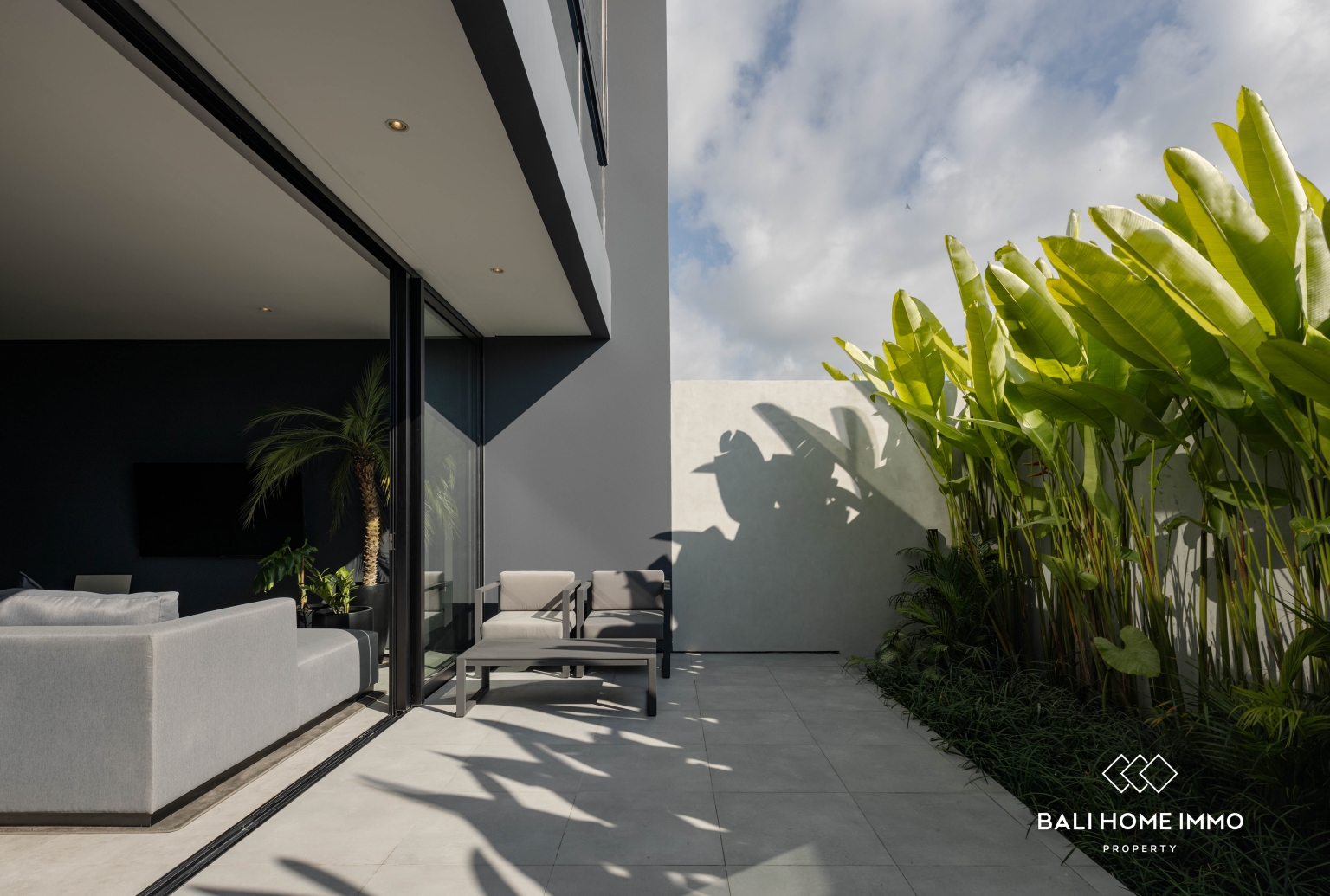 Contemporary 2 Bedrooms + 1 Office Townhouses For Sale in Buwit Tabanan view 11