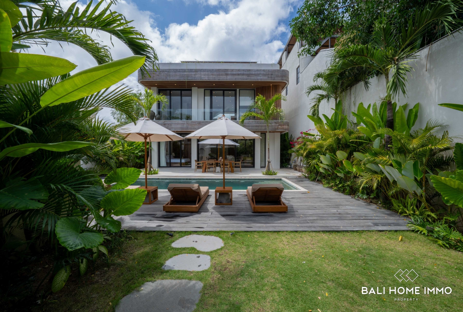 Contemporary 3-Bedroom Villa for Sale Leasehold with Private Pool & Rooftop in Uluwatu view 20