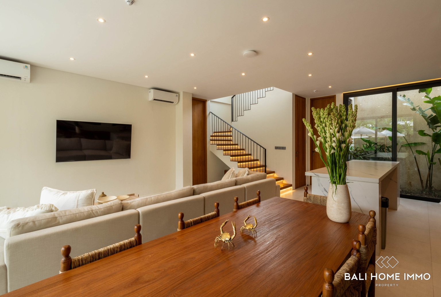 Contemporary 3-Bedroom Villa for Sale Leasehold with Private Pool & Rooftop in Uluwatu view 9