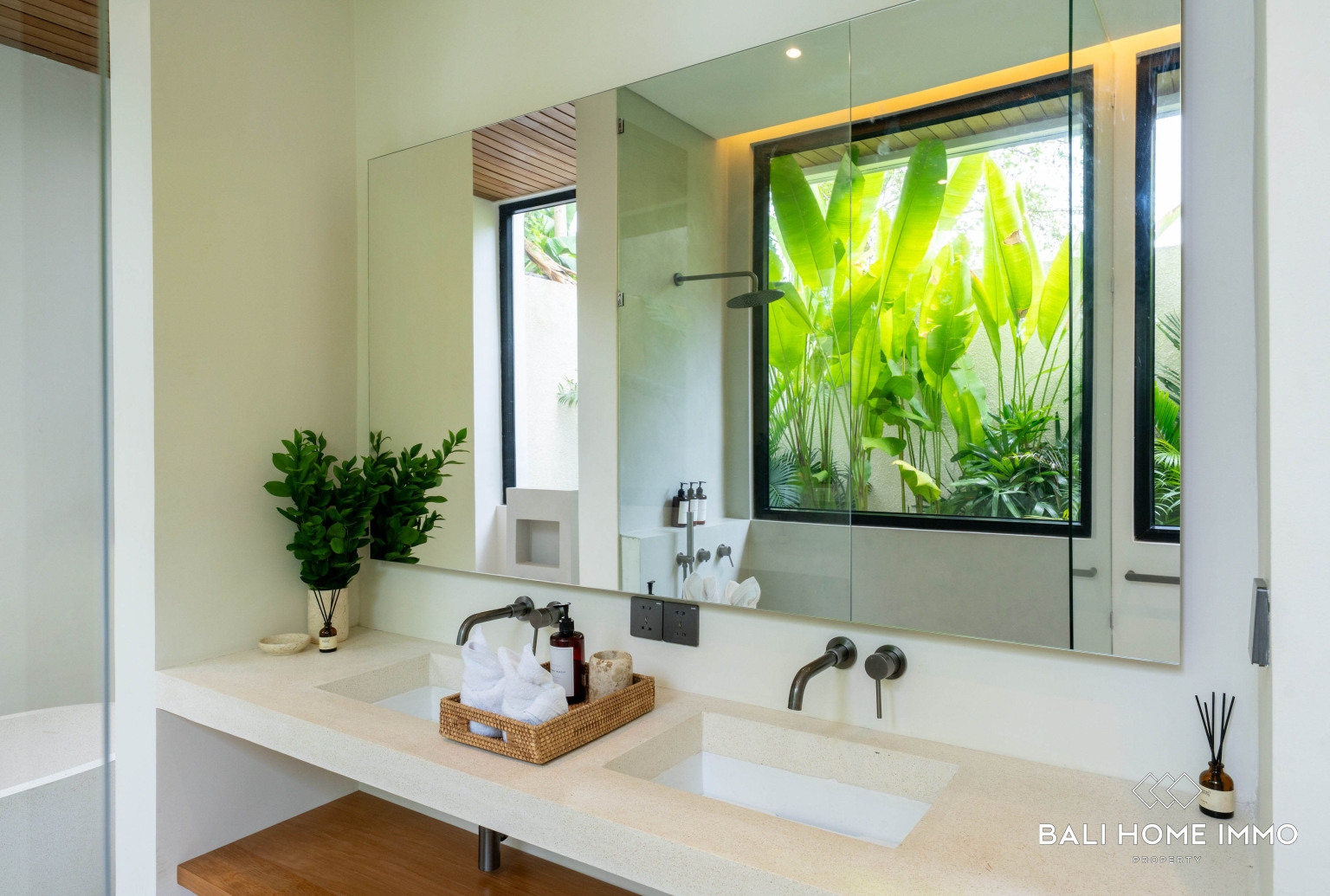 Contemporary 3-Bedroom Villa for Sale Leasehold with Private Pool & Rooftop in Uluwatu view 16