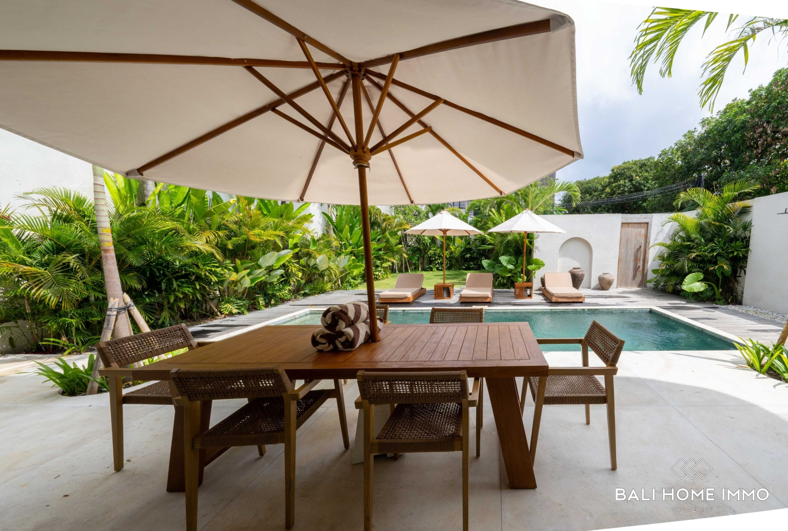 Contemporary 3-Bedroom Villa for Sale Leasehold with Private Pool & Rooftop in Uluwatu view 4