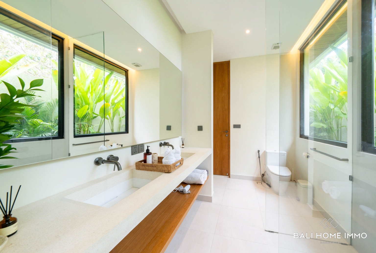 Contemporary 3-Bedroom Villa for Sale Leasehold with Private Pool & Rooftop in Uluwatu view 18