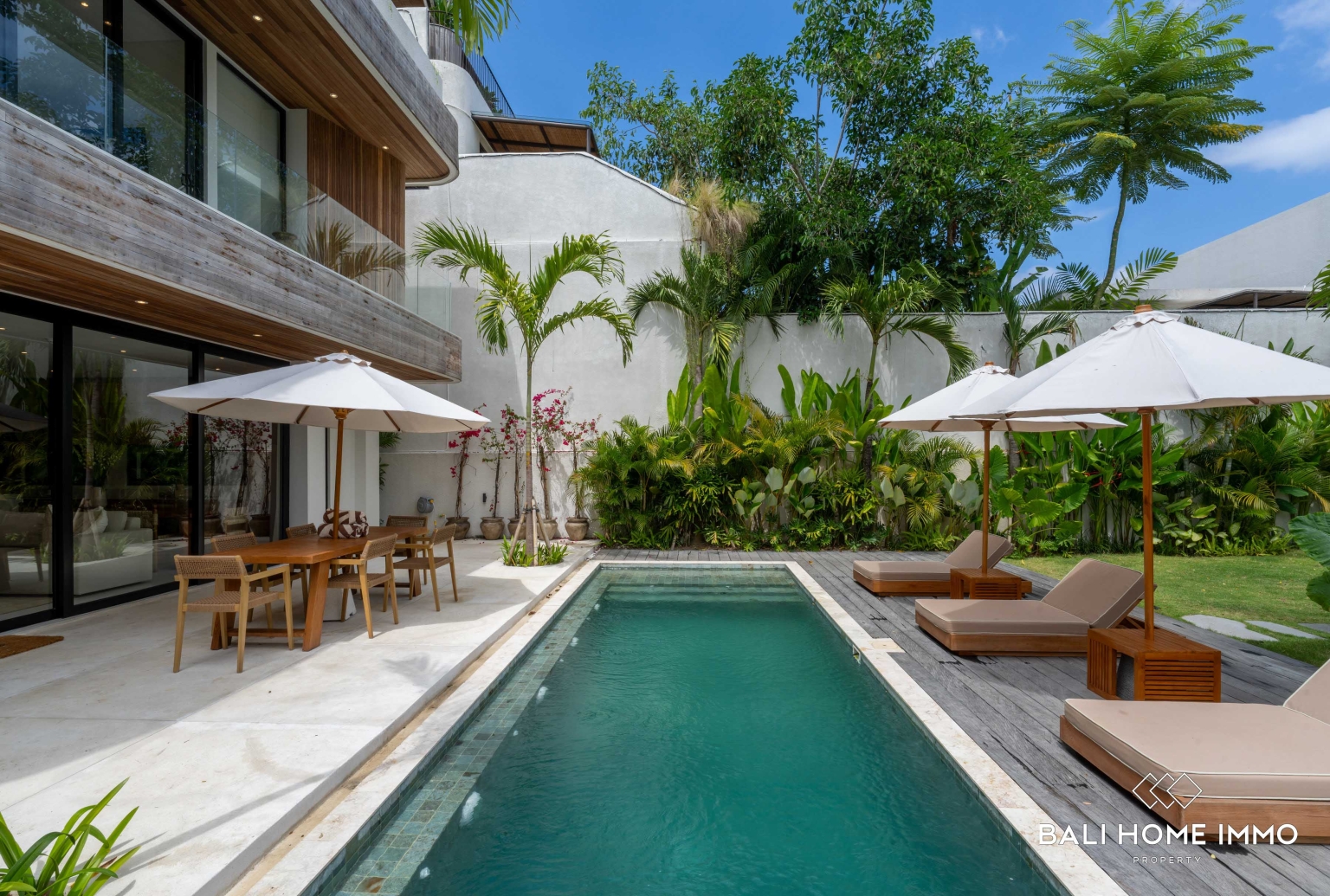 Contemporary 3-Bedroom Villa for Sale Leasehold with Private Pool & Rooftop in Uluwatu view 3