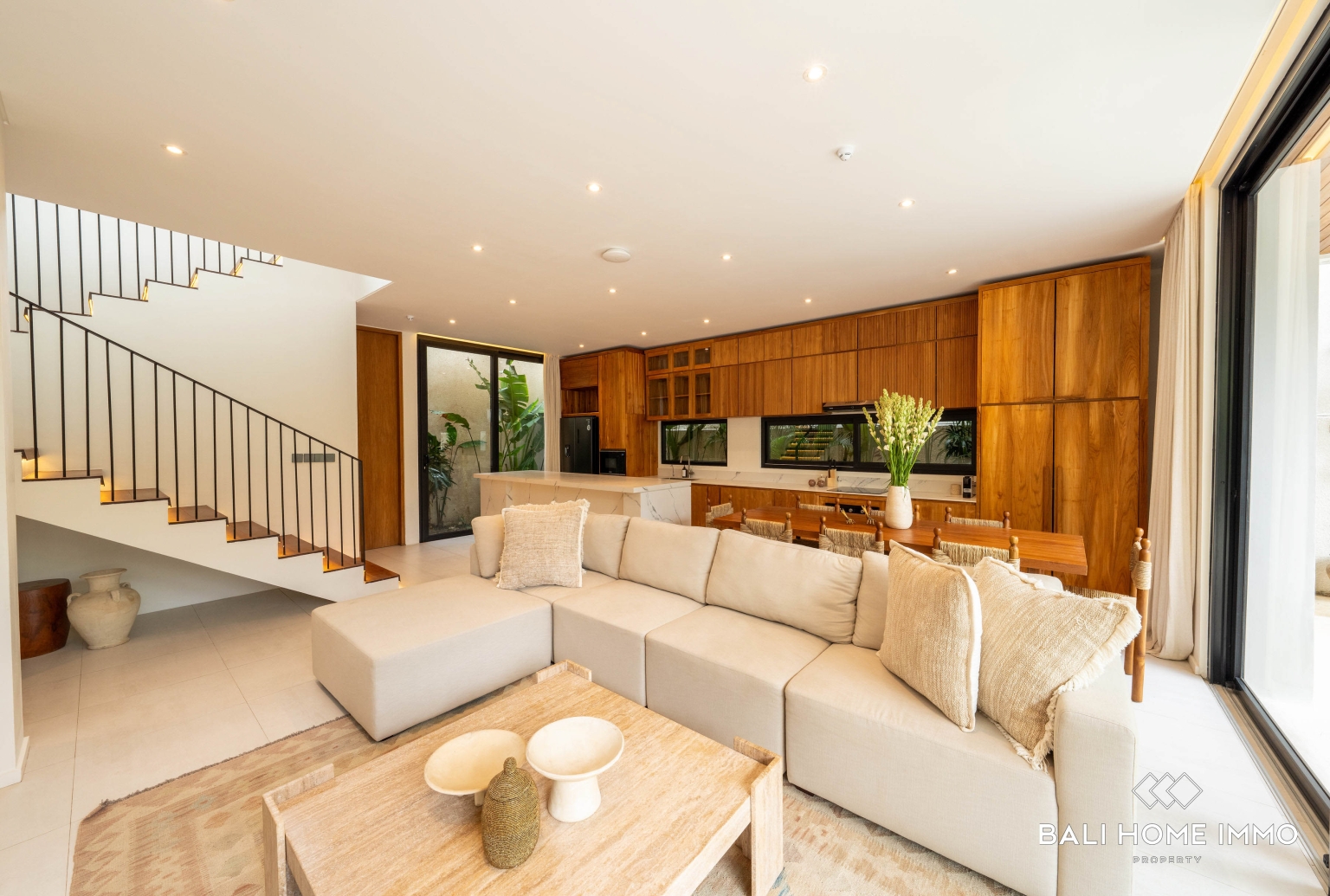 Contemporary 3-Bedroom Villa for Sale Leasehold with Private Pool & Rooftop in Uluwatu view 6