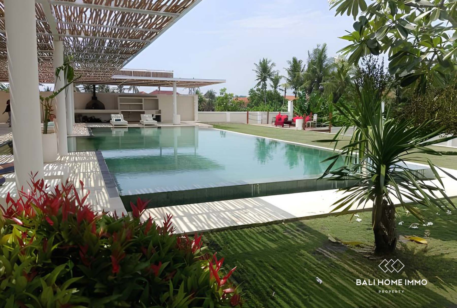 CONTEMPORARY 4 BEDROOM VILLA FOR SALE LEASEHOLD AND FREEHOLD in BERABAN  BALI view 2