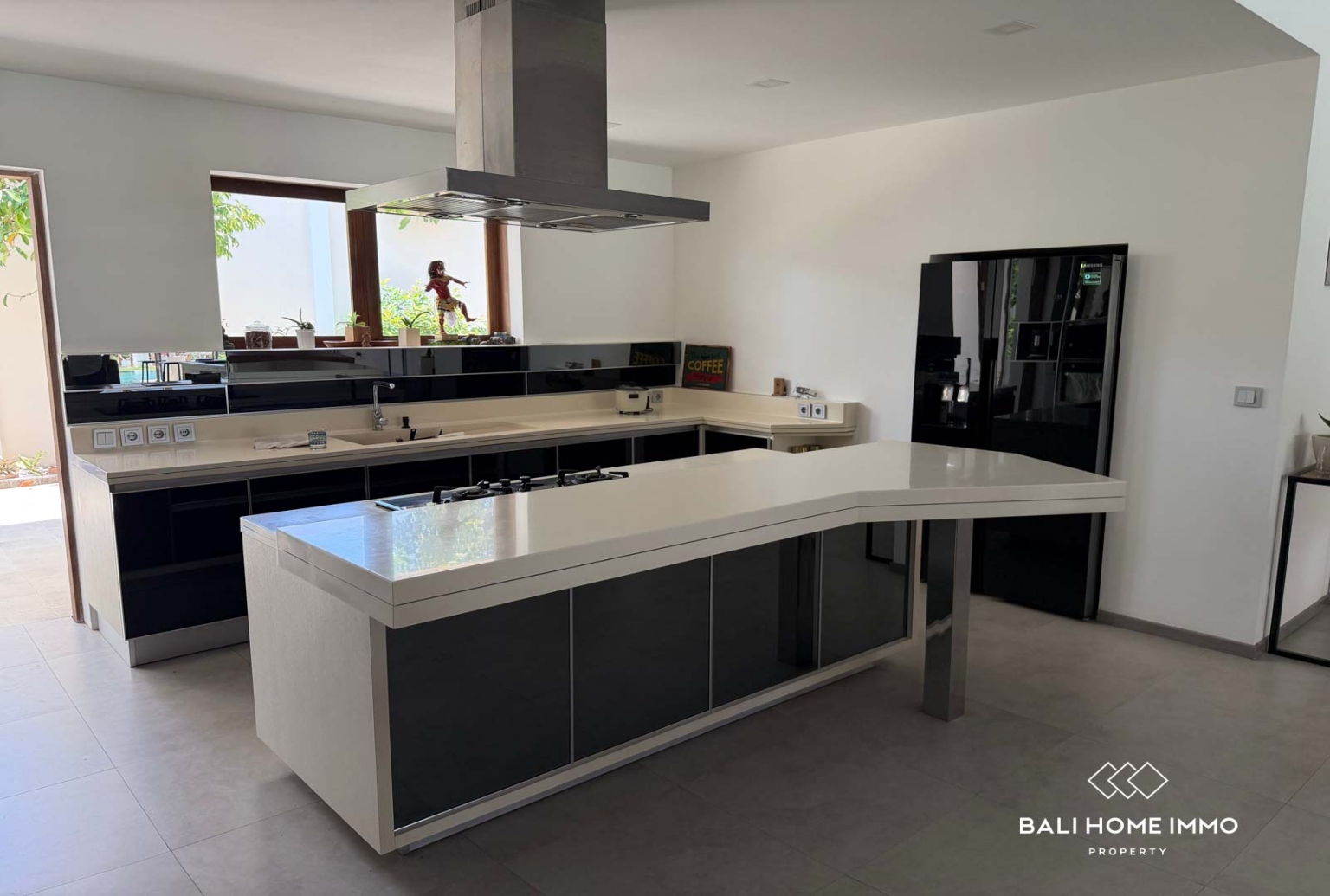 CONTEMPORARY 4 BEDROOM VILLA FOR SALE LEASEHOLD AND FREEHOLD in BERABAN  BALI view 10
