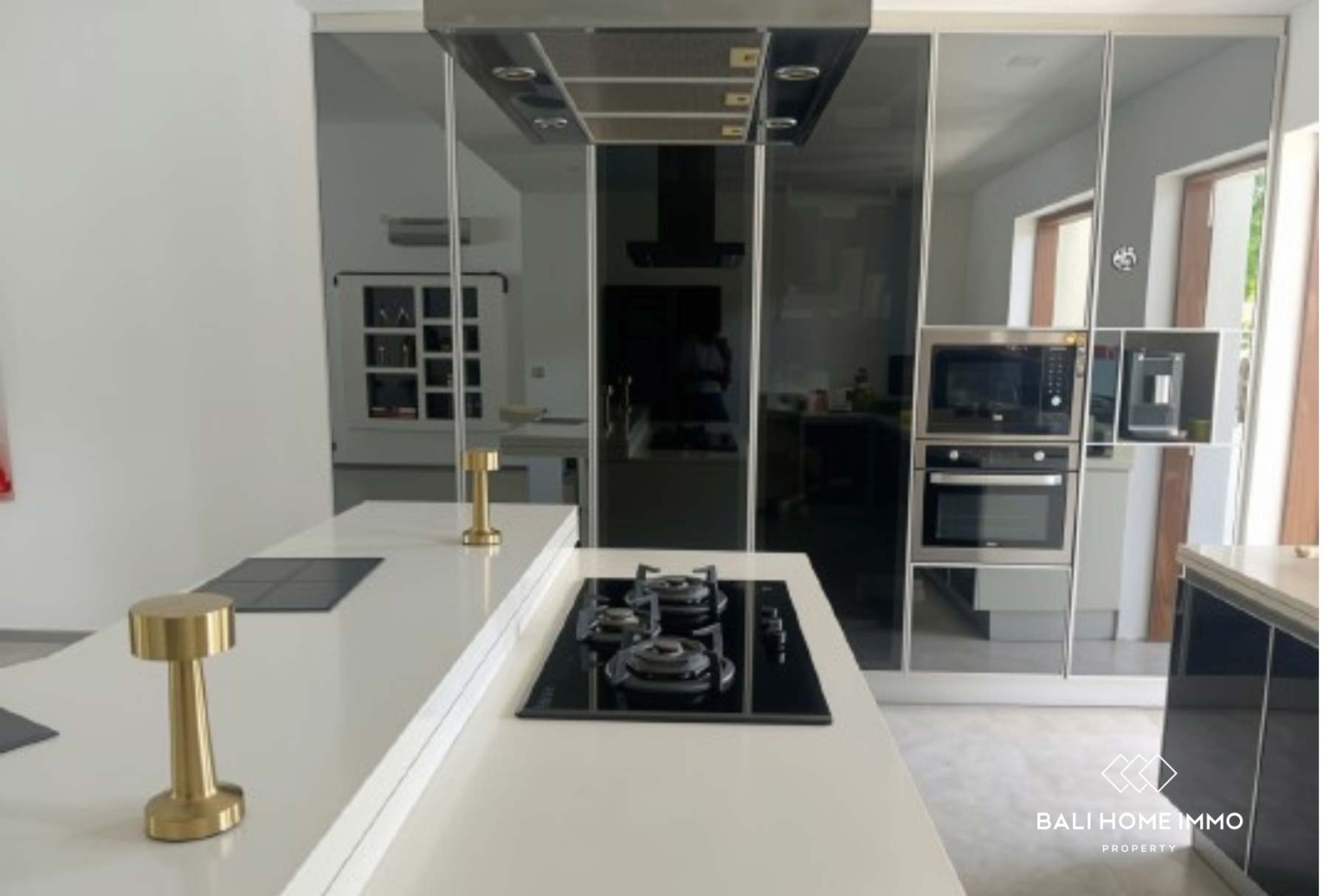 CONTEMPORARY 5 BEDROOM VILLA FOR SALE LEASEHOLD AND FREEHOLD in BERABAN  BALI view 6