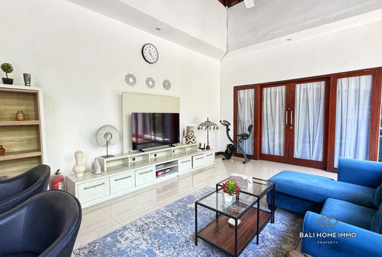 Cozy 3 Bedroom Villa for Monthly and Yearly Rental in Bali Seminyak view 4