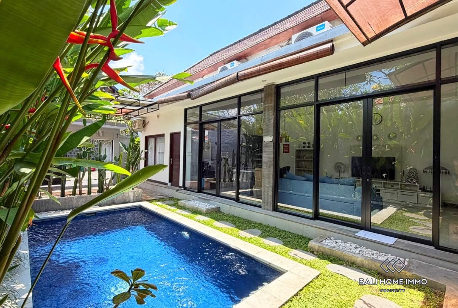 Cozy 3 Bedroom Villa for Monthly and Yearly Rental in Bali Seminyak view 2