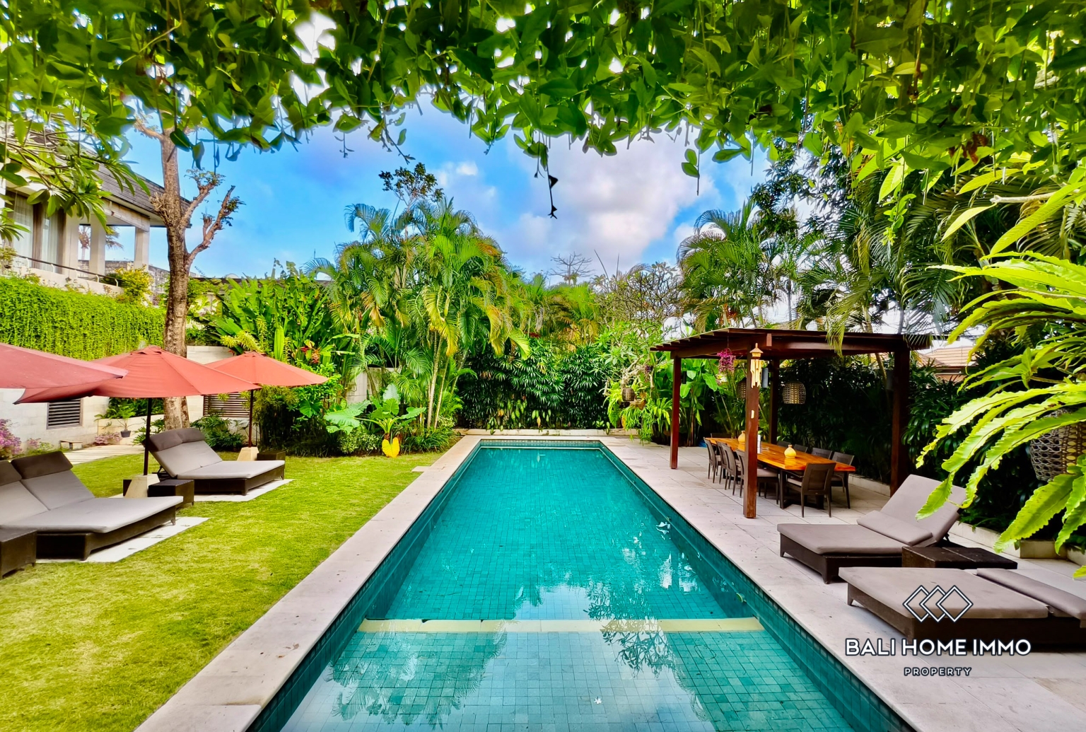 Cozy 5 Bedroom Villa for Sale in Jimbaran view 2