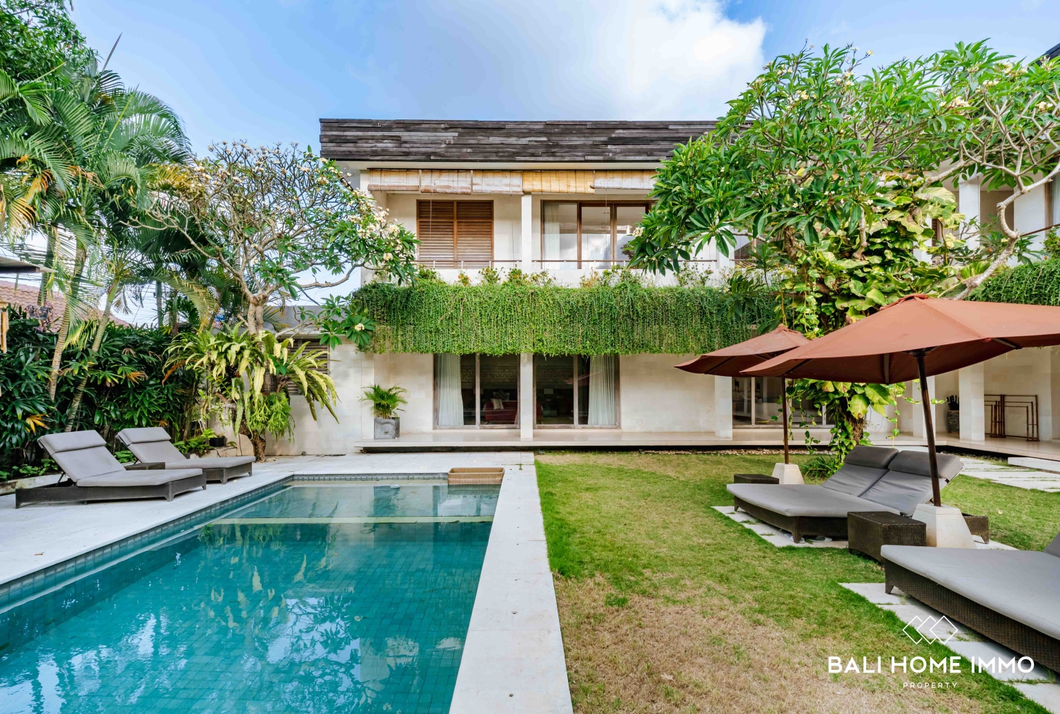 Cozy 5 Bedroom Villa for Sale in Jimbaran view 3