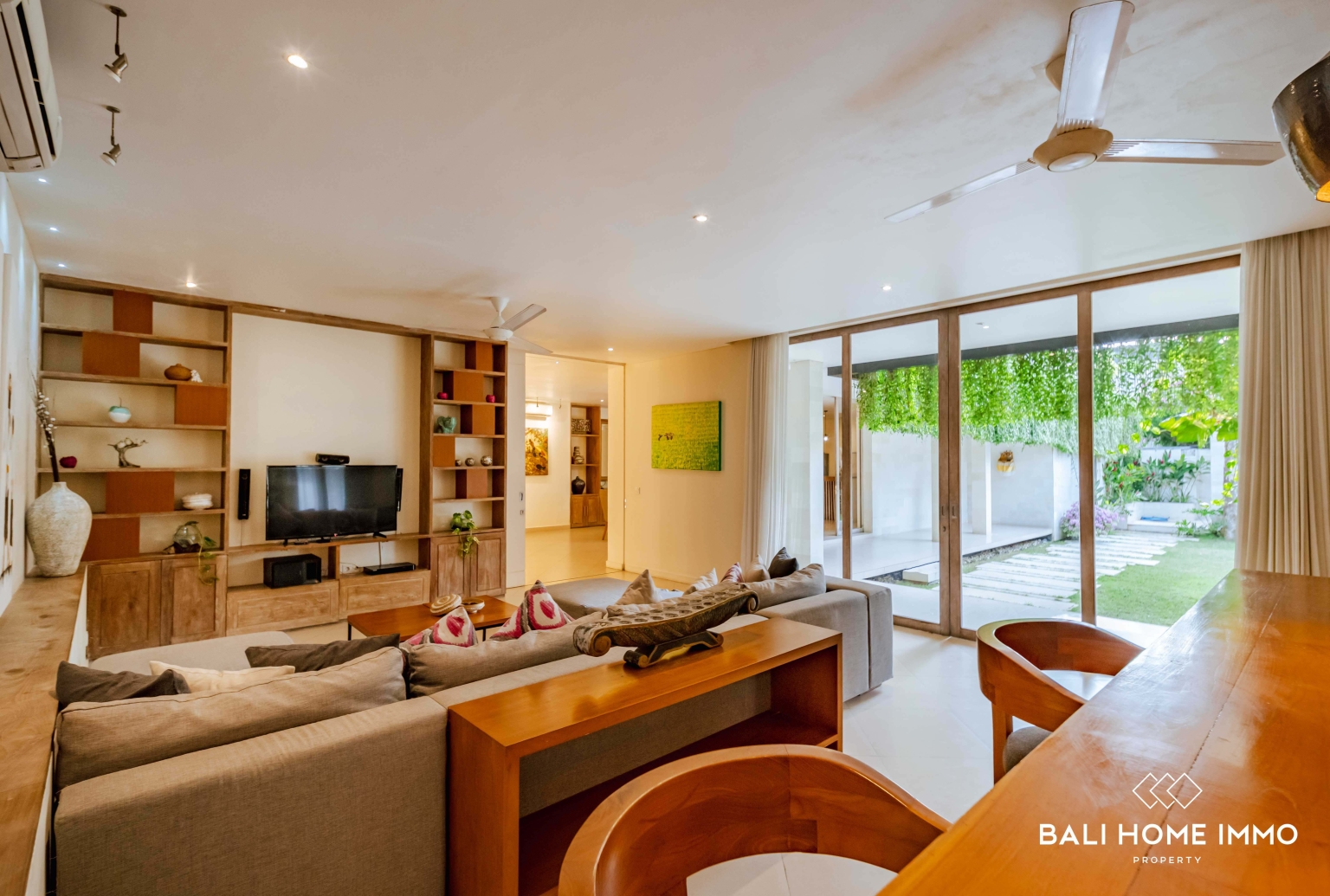 Cozy 5 Bedroom Villa for Sale in Jimbaran view 8