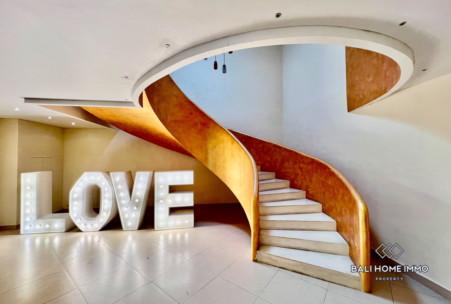 Cozy 5 Bedroom Villa for Sale in Jimbaran view 6