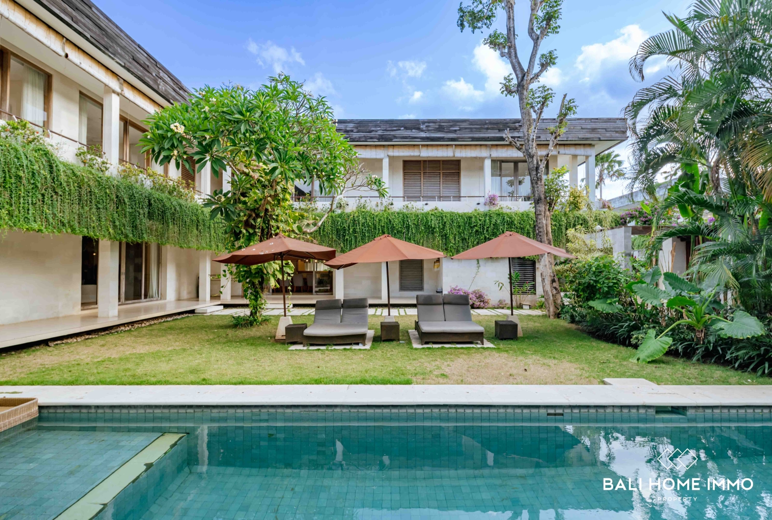 Cozy 5 Bedroom Villa for Sale in Jimbaran view 2
