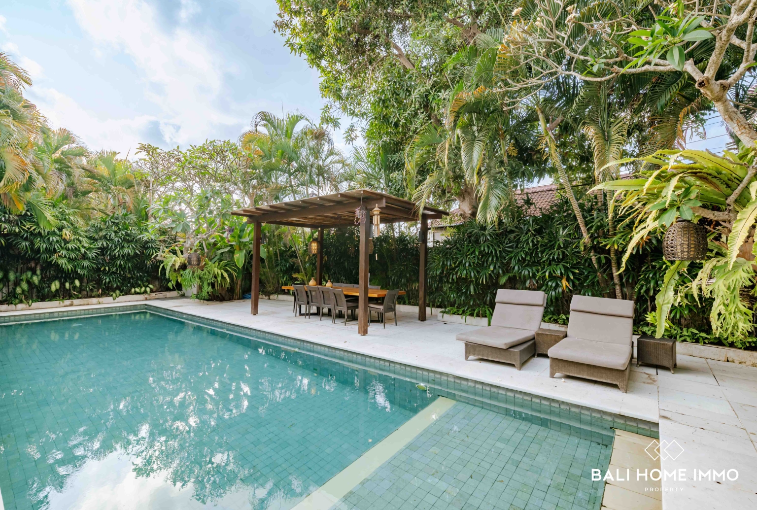 Cozy 5 Bedroom Villa for Sale in Jimbaran view 4