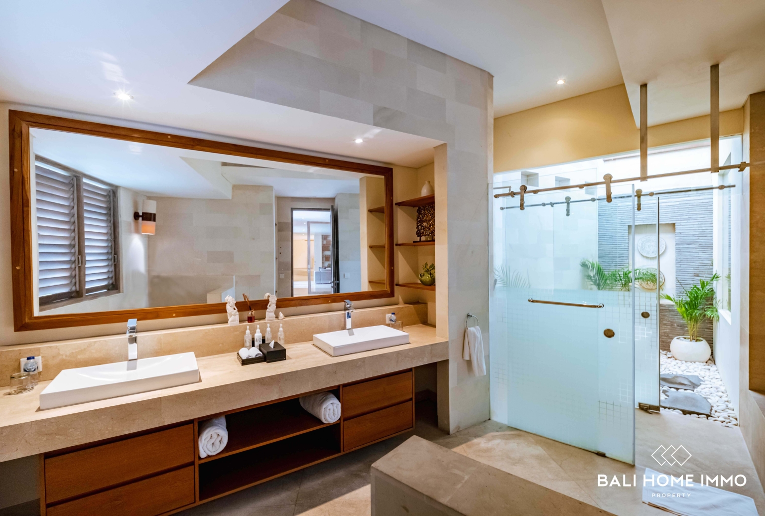 Cozy 5 Bedroom Villa for Sale in Jimbaran view 24