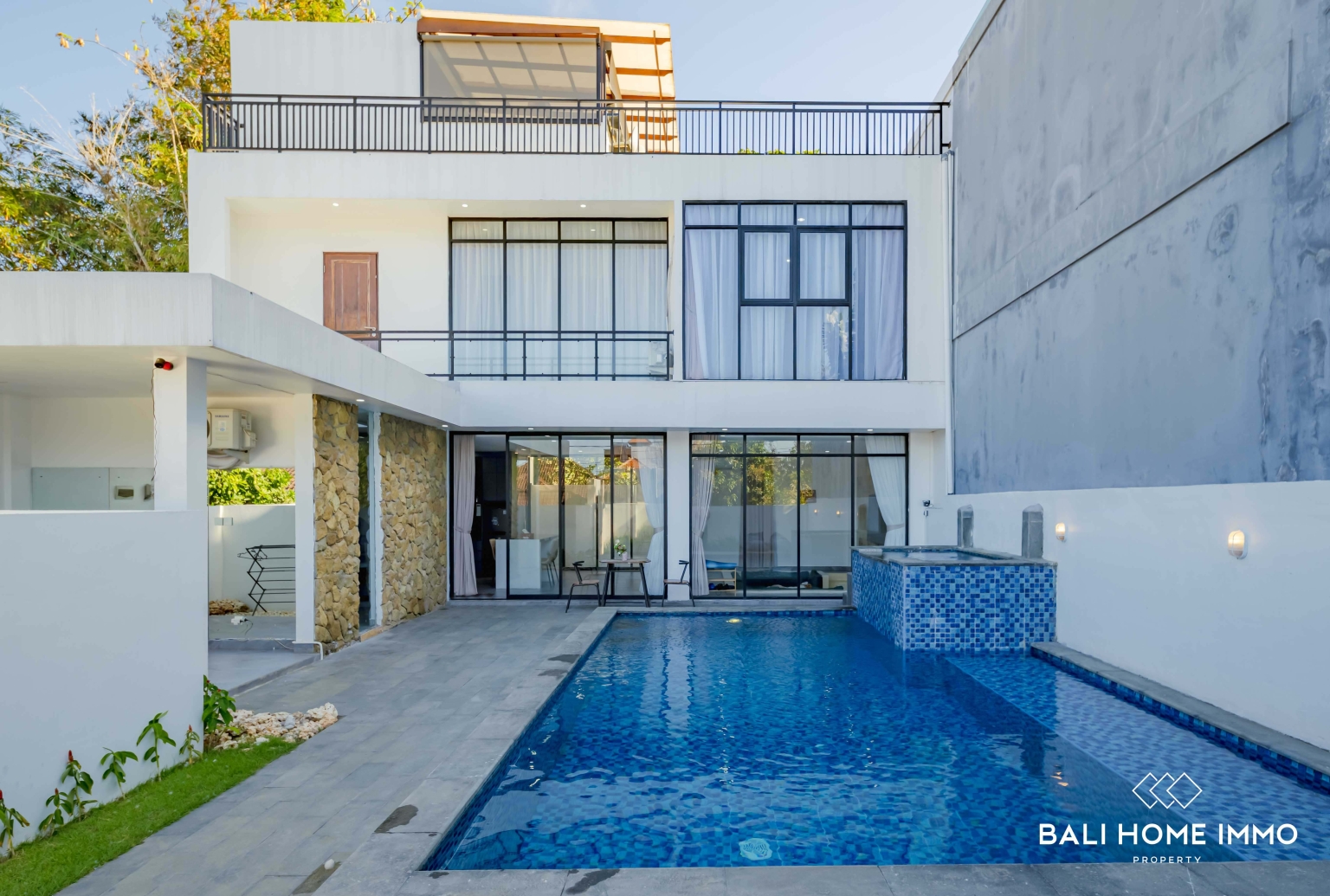 VILLA CONFORTABLE ET MAGNIFIQUE DE 3 CHAMBRES POUR LOCATION MENSUELLE ET ANNUELLE À BALI UNGASAN view 2