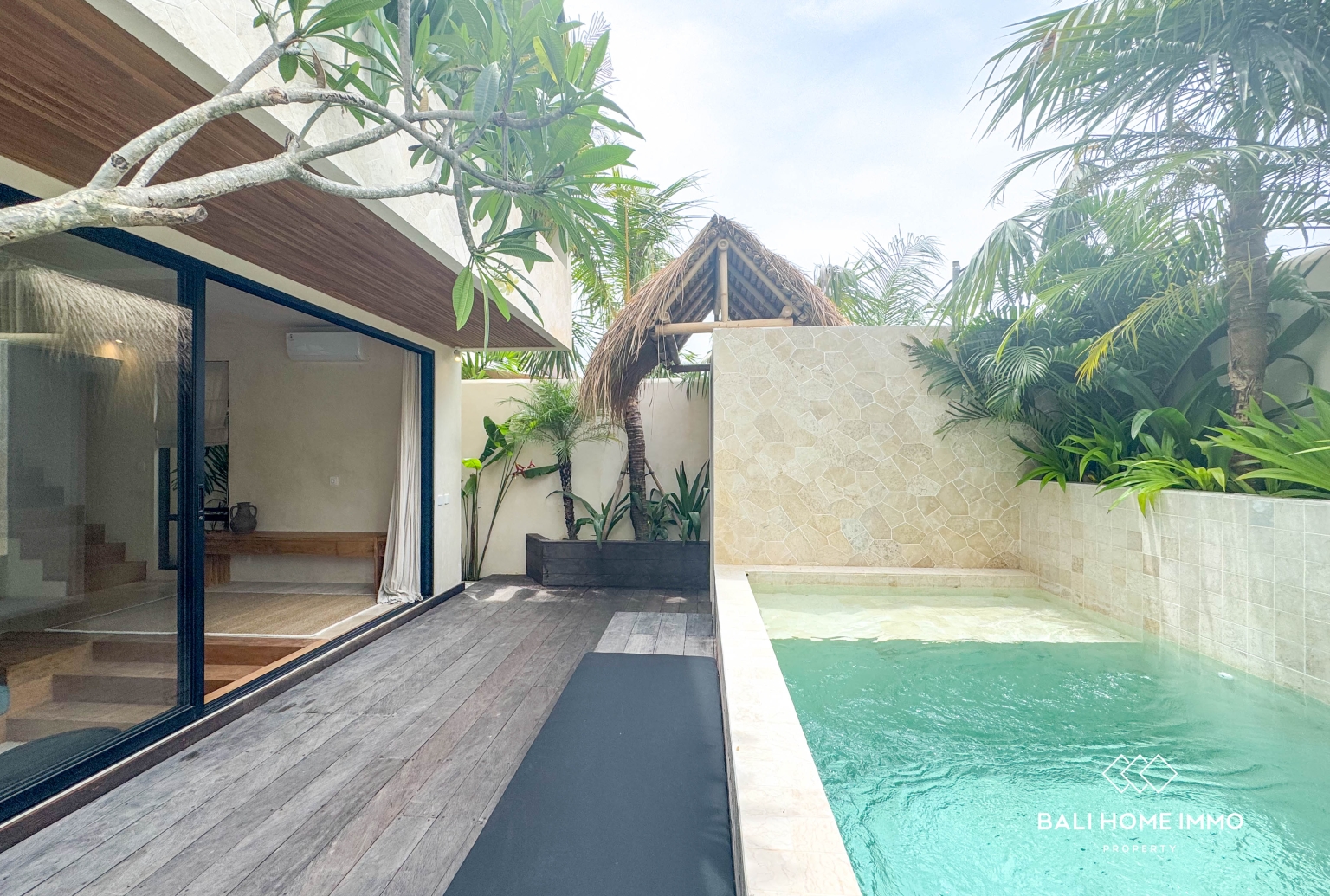 Designer-Refined 1 bedrooms Villa for sale in North pererenan, Bali view 2