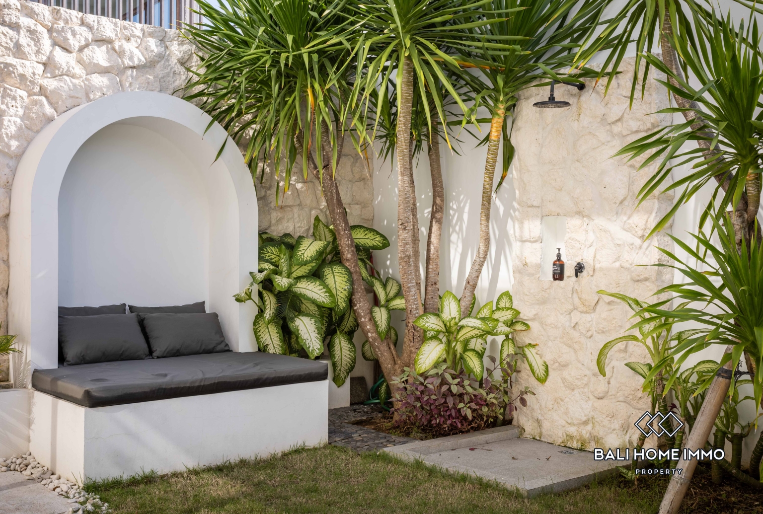 Élégante villa de 3 chambres à vendre à Bingin view 2