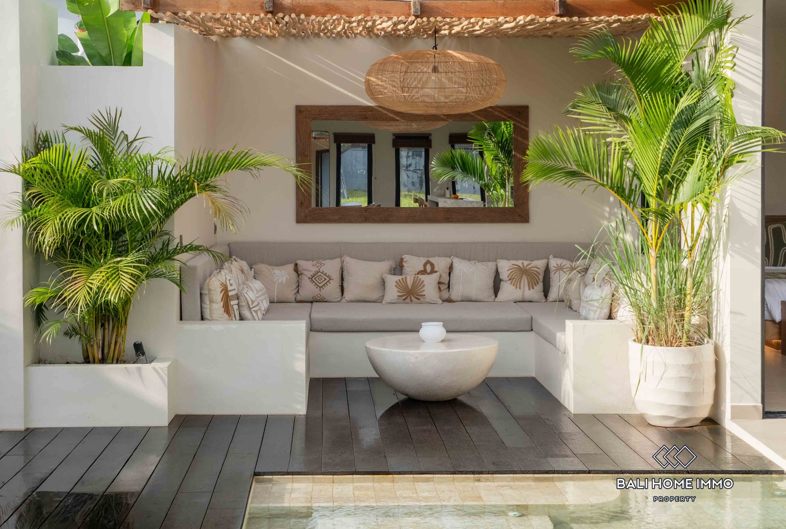 Elegant 3-Bedroom Villa for Sale with Rice Field Views in Kedampang, Kerobokan view 2