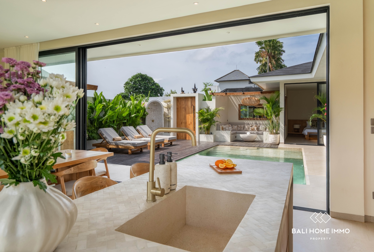 Elegant 3-Bedroom Villa for Sale with Rice Field Views in Kedampang, Kerobokan view 5