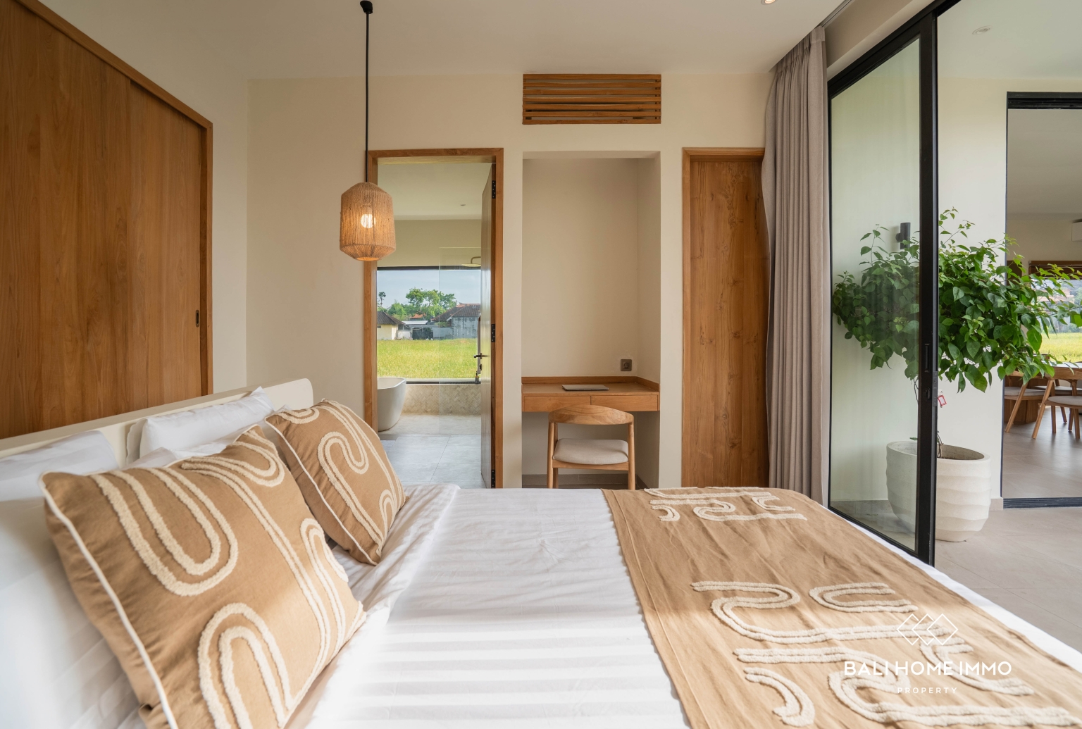 Elegant 3-Bedroom Villa for Sale with Rice Field Views in Kedampang, Kerobokan view 6