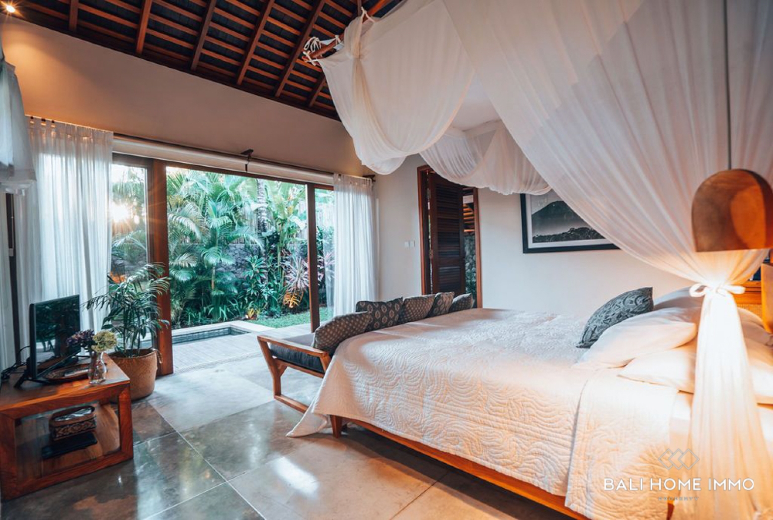 Élégante villa de 4 chambres avec jardin tropical à vendre à Bingin view 16