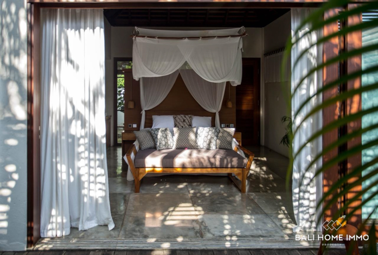 Élégante villa de 4 chambres avec jardin tropical à vendre à Bingin view 12