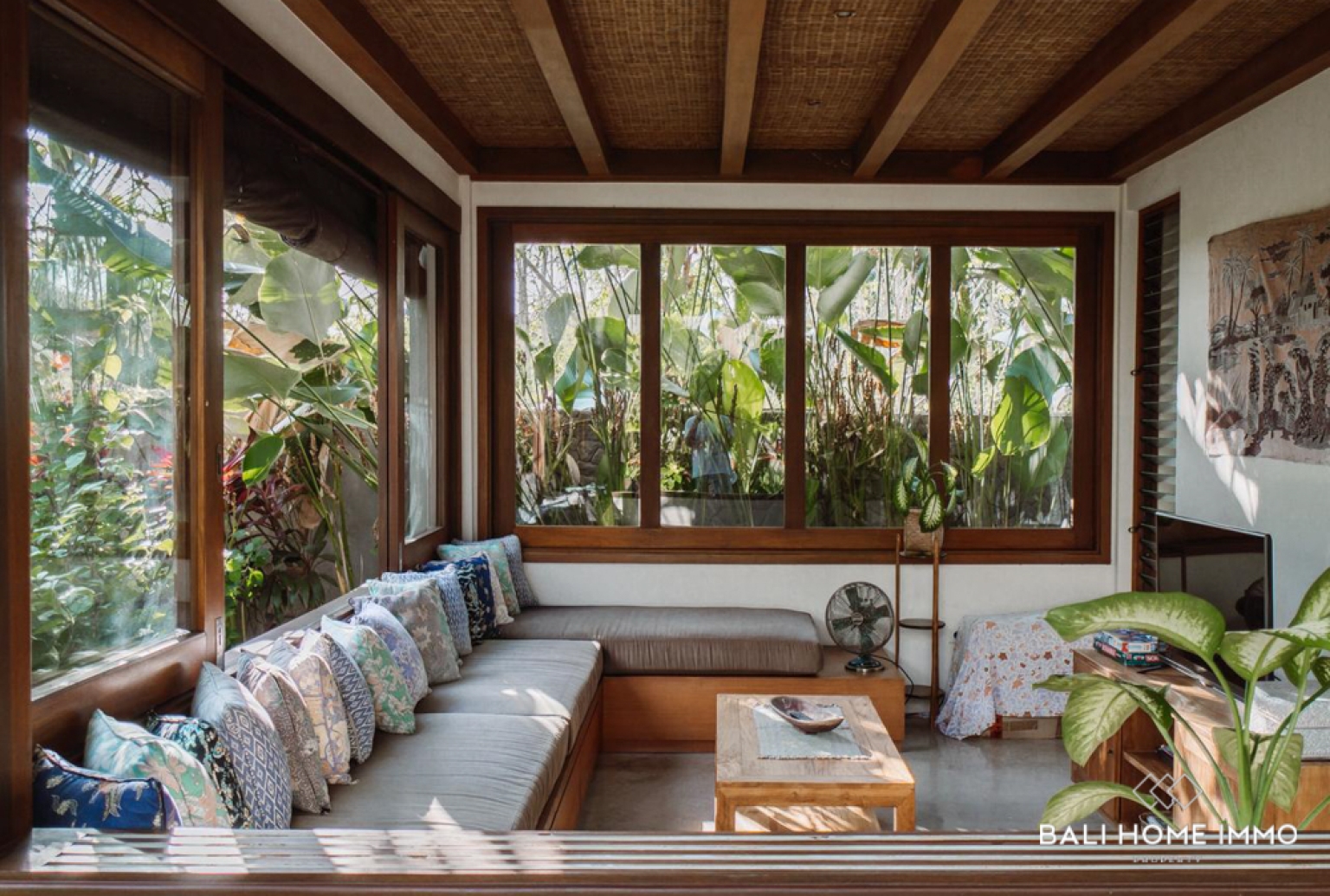 Élégante villa de 4 chambres avec jardin tropical à vendre à Bingin view 6