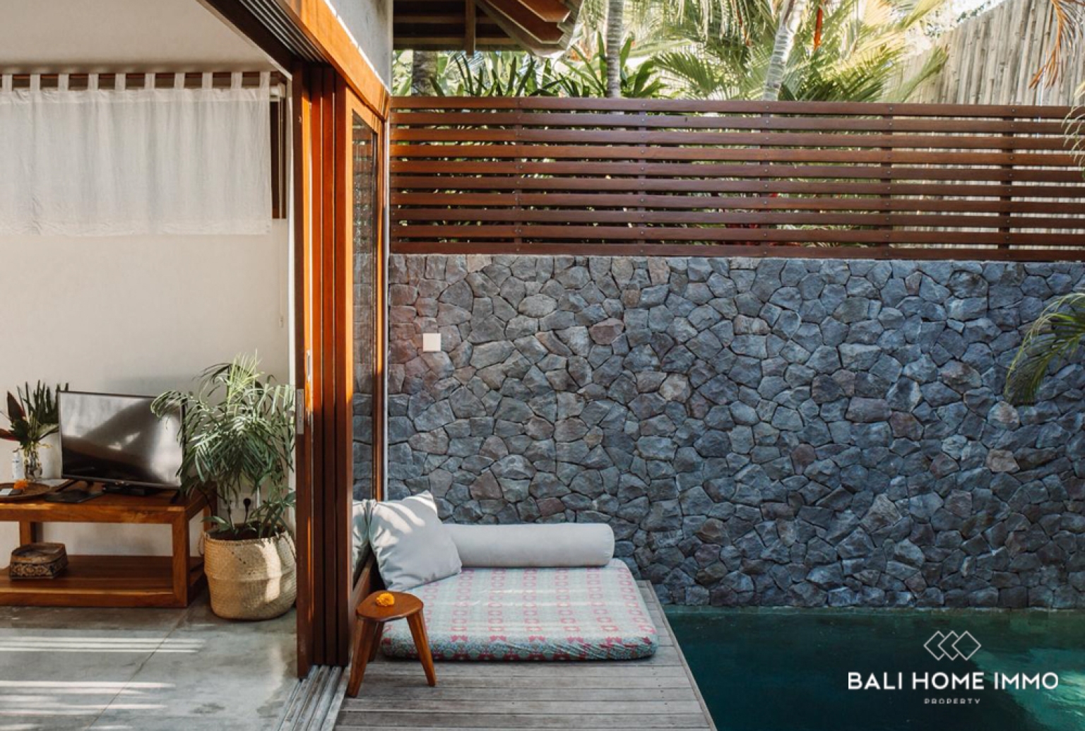 Élégante villa de 4 chambres avec jardin tropical à vendre à Bingin view 5