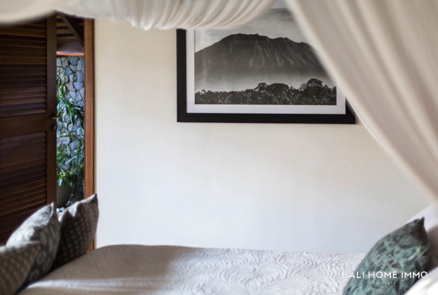 Élégante villa de 4 chambres avec jardin tropical à vendre à Bingin view 13