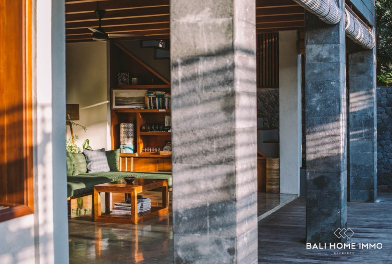 Élégante villa de 4 chambres avec jardin tropical à vendre à Bingin view 10